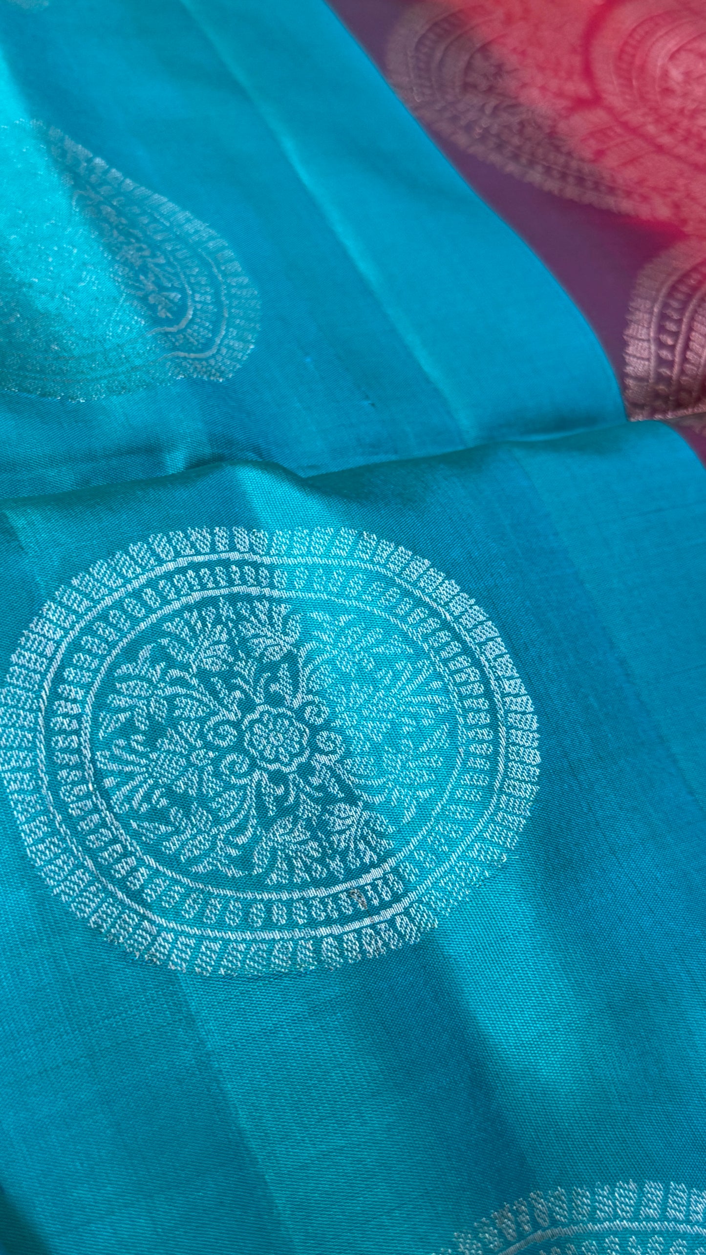 Pure Kanjivaram Soft Silk Borderless Saree – Copper Sulphate Blue with Dual Tone Pallu
