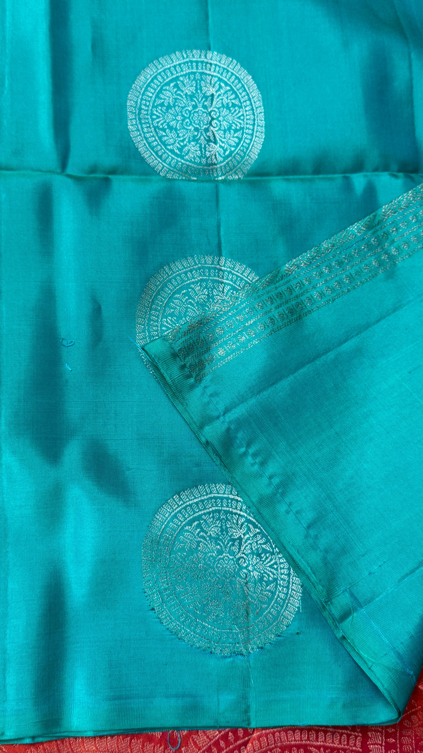 Pure Kanjivaram Soft Silk Borderless Saree – Copper Sulphate Blue with Dual Tone Pallu