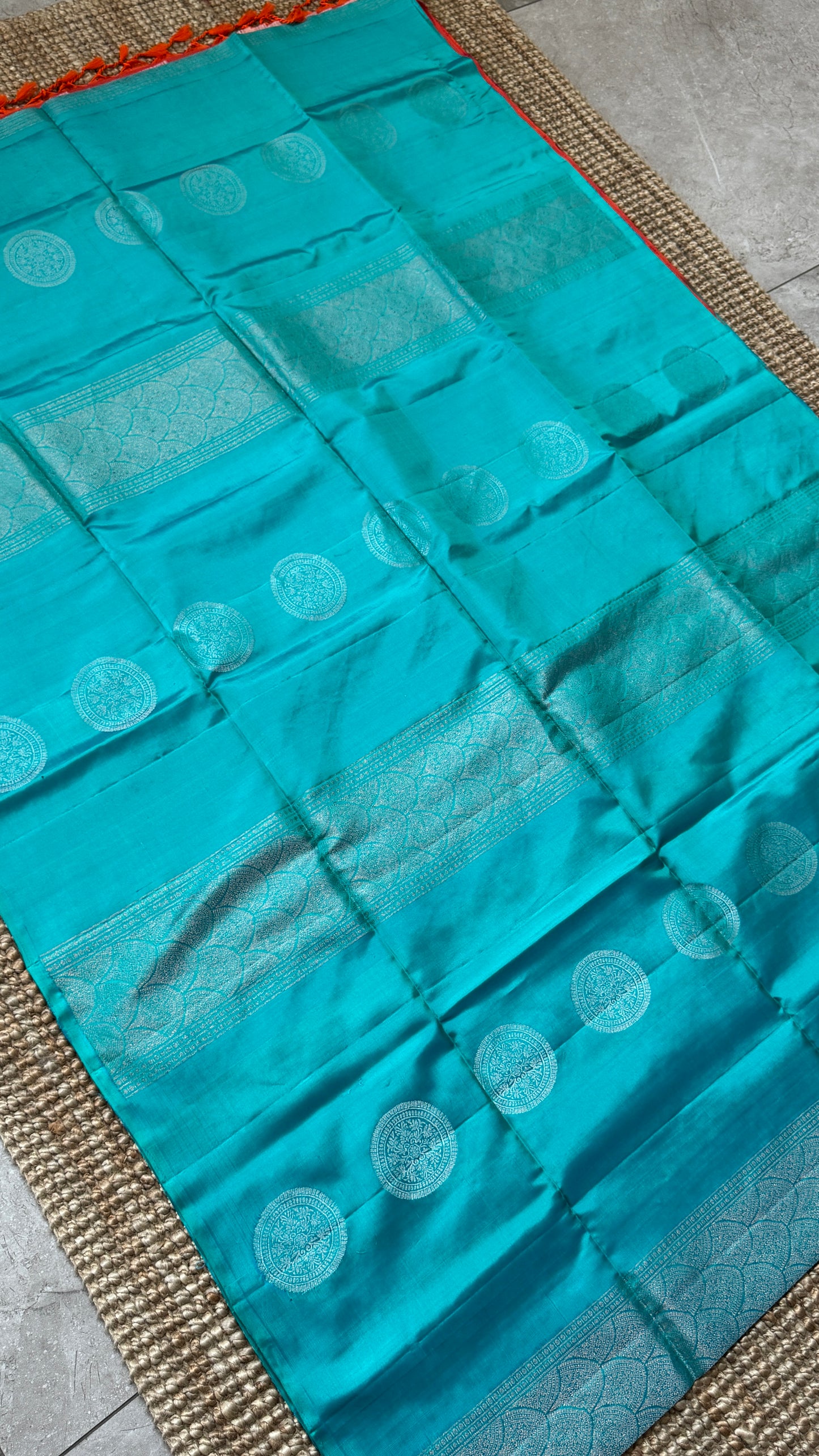 Pure Kanjivaram Soft Silk Borderless Saree – Copper Sulphate Blue with Dual Tone Pallu