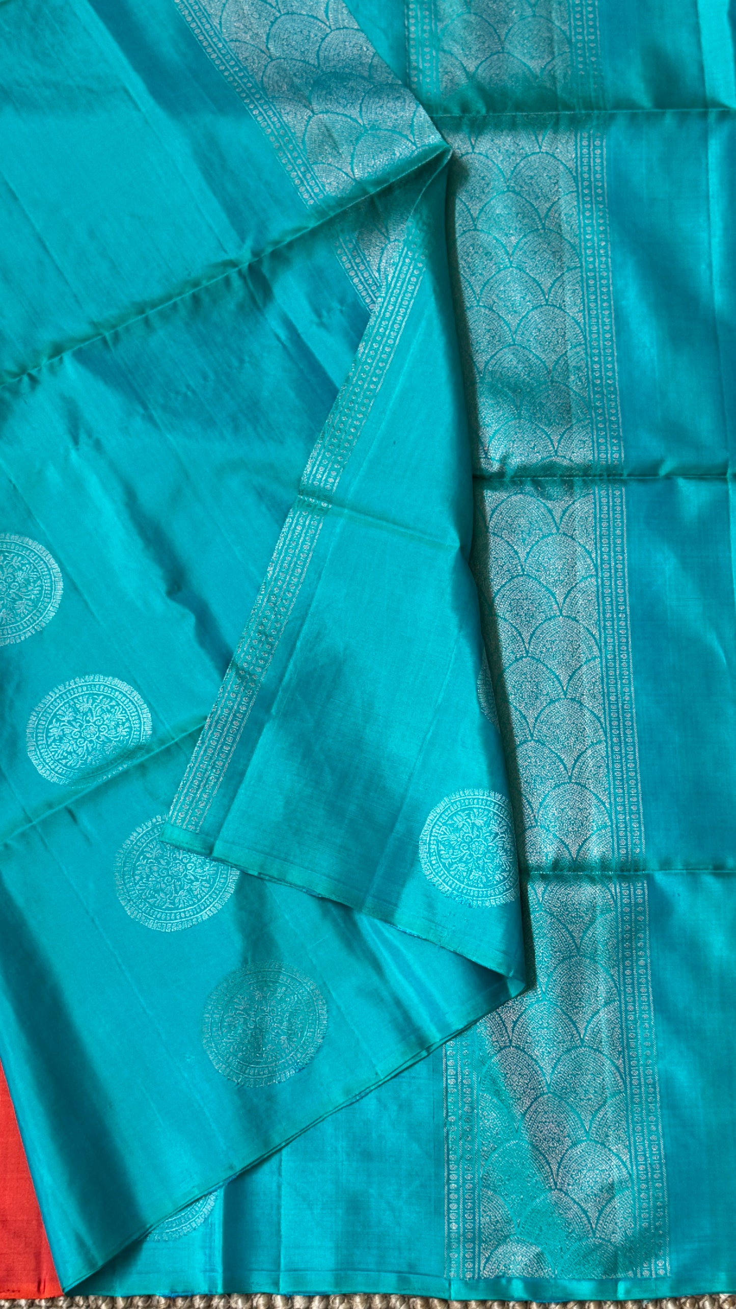 Pure Kanjivaram Soft Silk Borderless Saree – Copper Sulphate Blue with Dual Tone Pallu