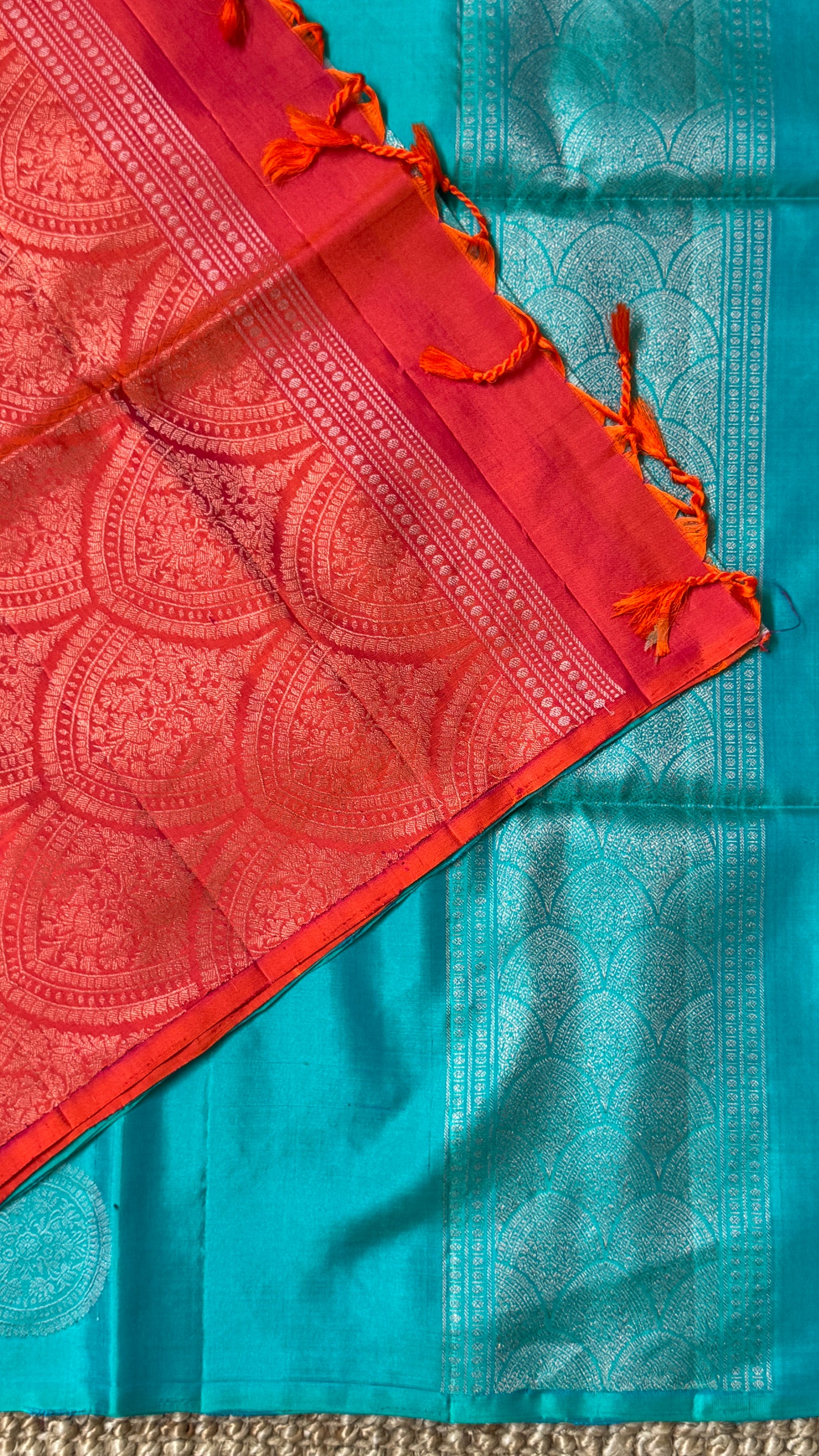 Pure Kanjivaram Soft Silk Borderless Saree – Copper Sulphate Blue with Dual Tone Pallu