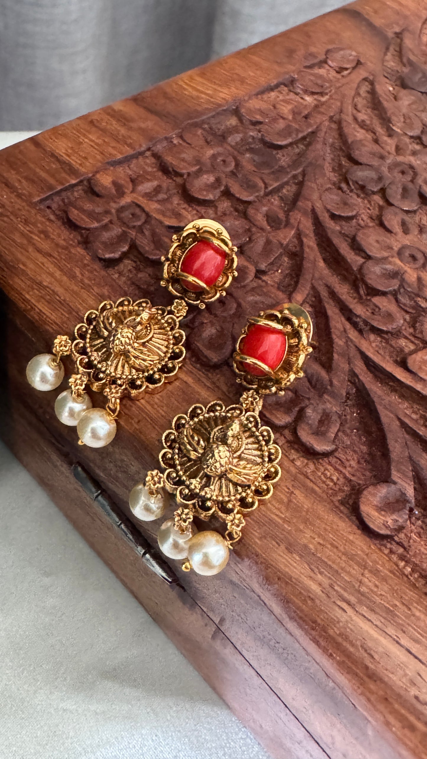 Antique Neckpiece with Earrings - Coral