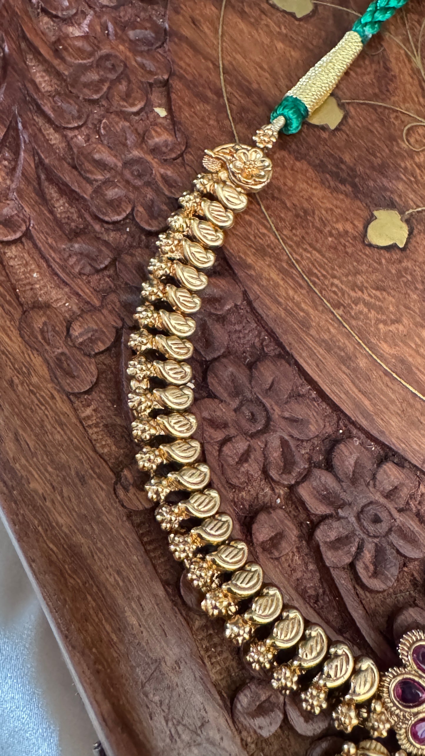 Traditional Antique-Style Necklace Set