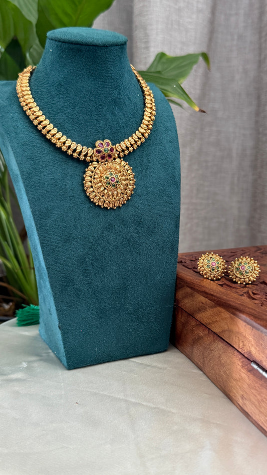 Traditional Antique-Style Necklace Set