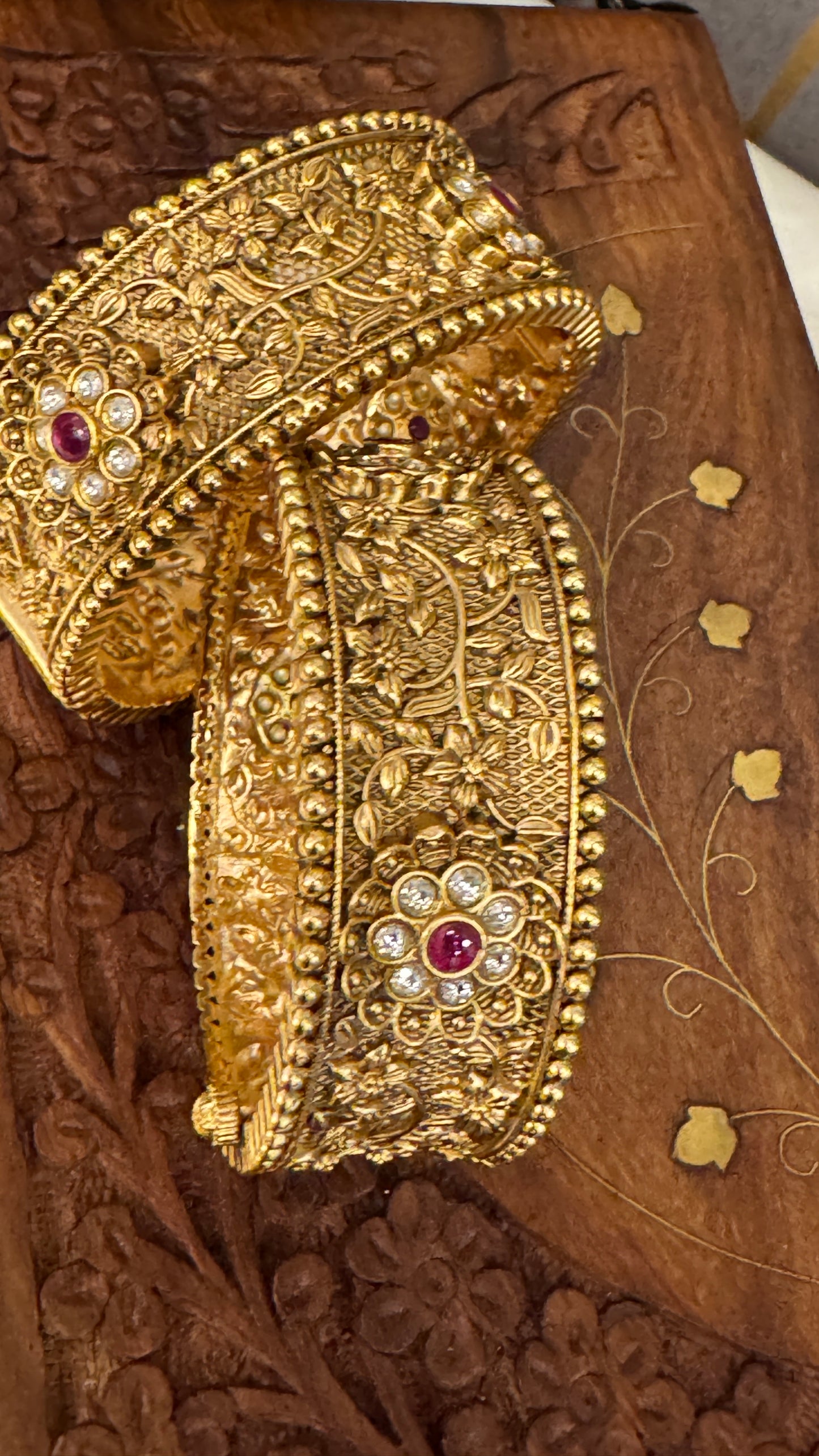 Antique gold plated Kundan Bangle Set