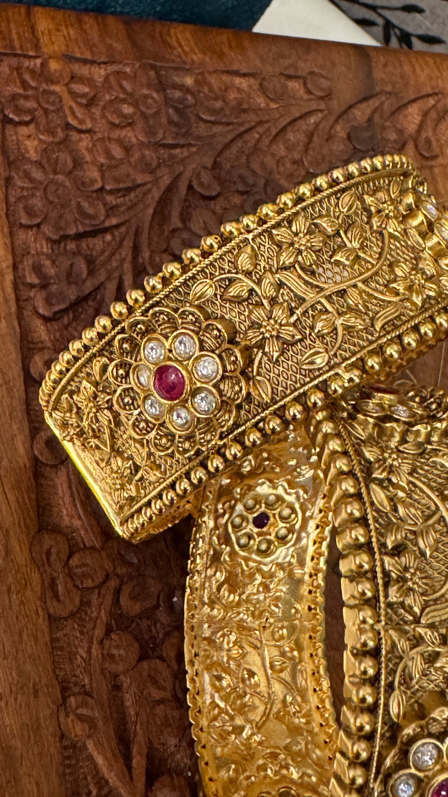 Antique gold plated Kundan Bangle Set