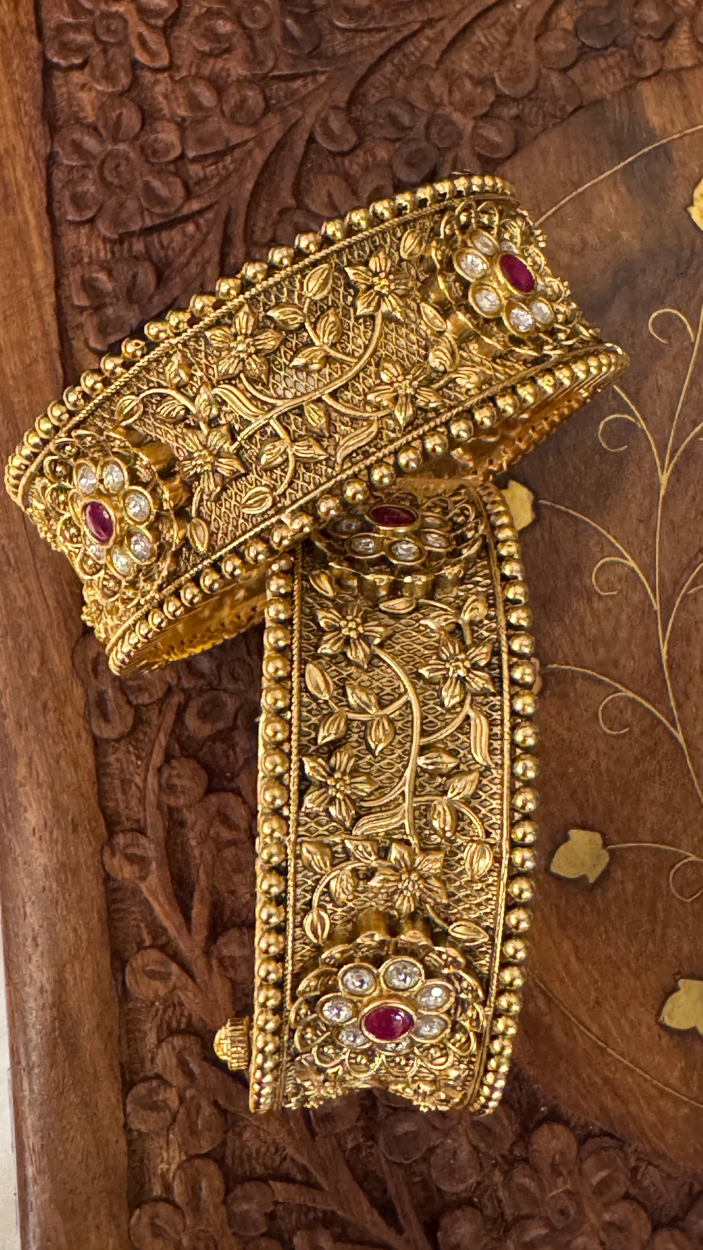 Antique gold plated Kundan Bangle Set