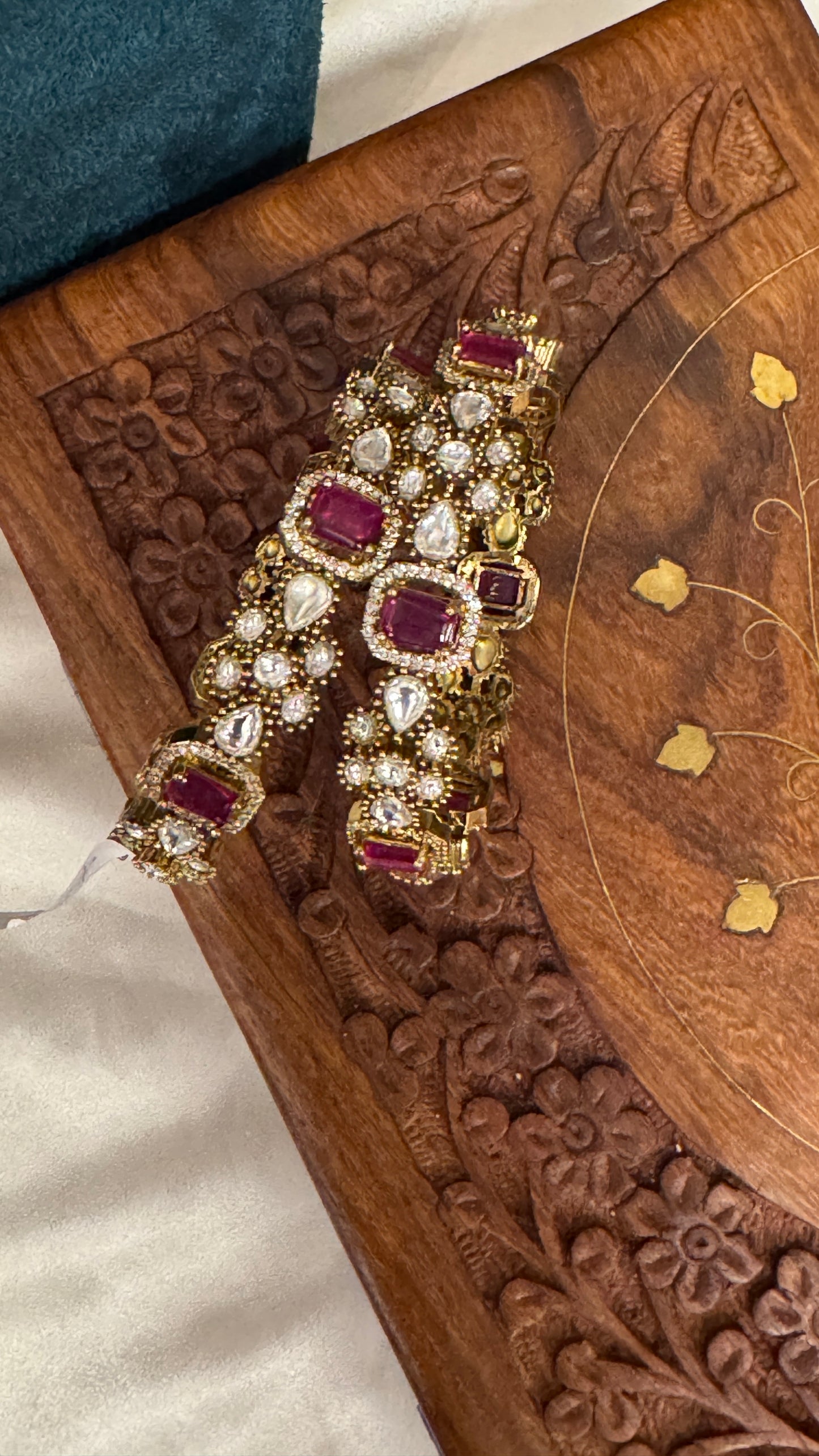Antique gold plated Kundan Bangle set