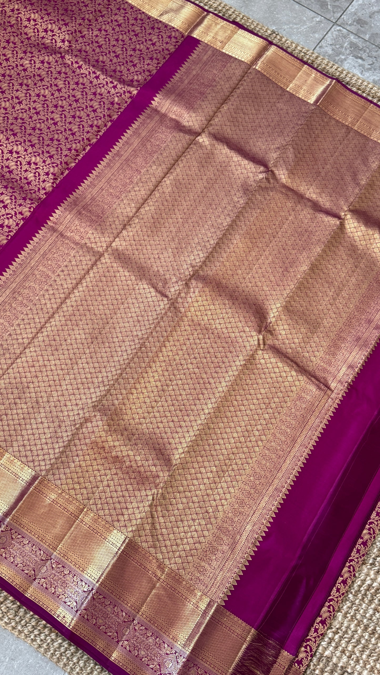 Pure Kanchivaram Silk Saree – Exquisite Pink with Gold Zari Brocade Weaving