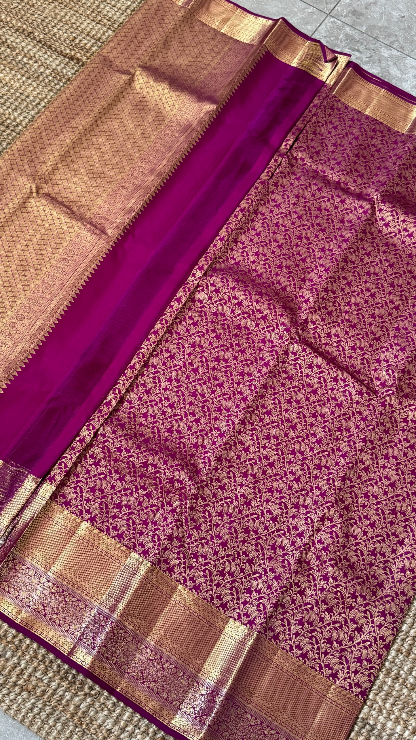 Pure Kanchivaram Silk Saree – Exquisite Pink with Gold Zari Brocade Weaving