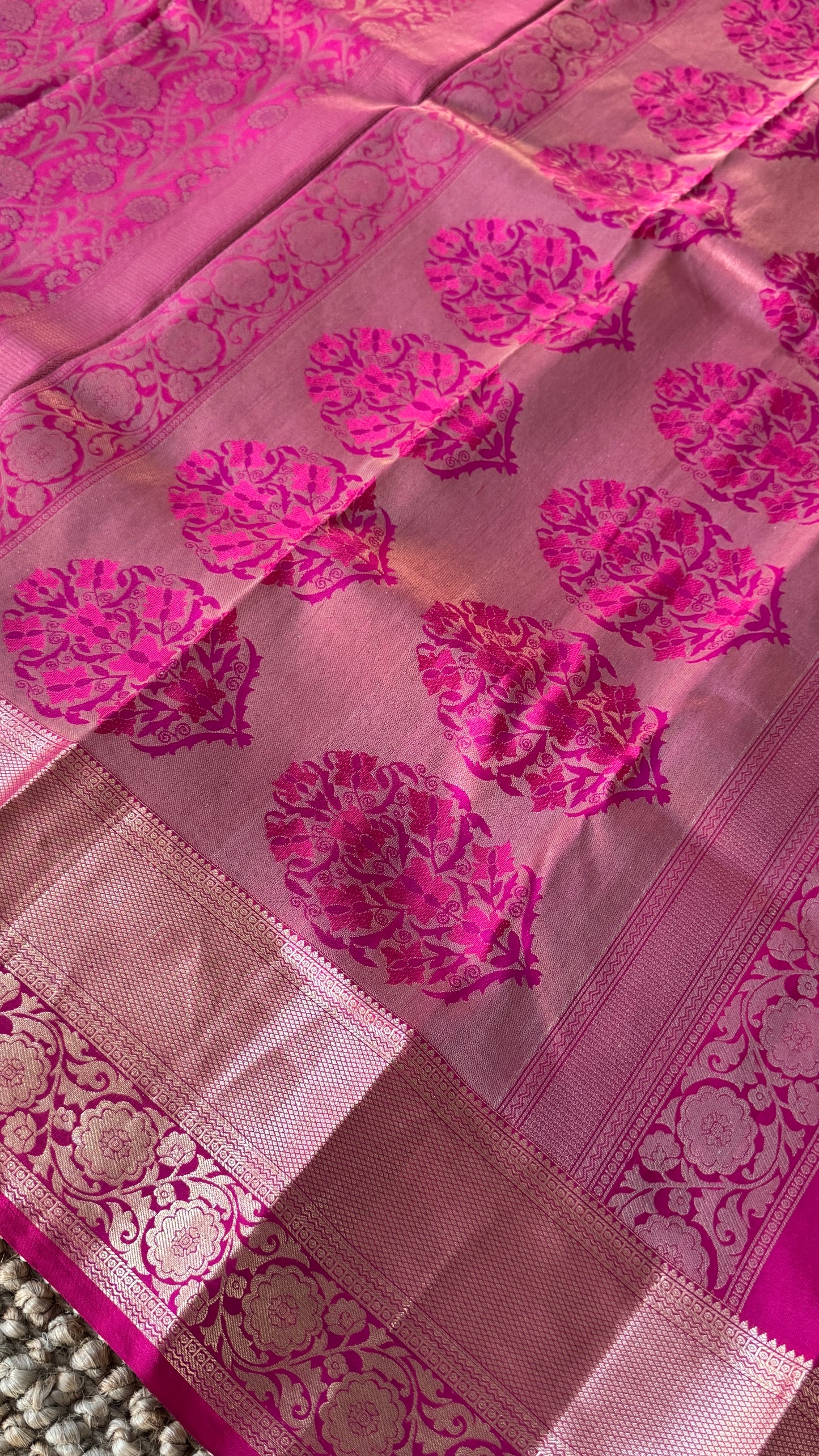 Pure Kanchivaram Silk Saree – Exquisite Pink with Gold Zari Brocade Weaving