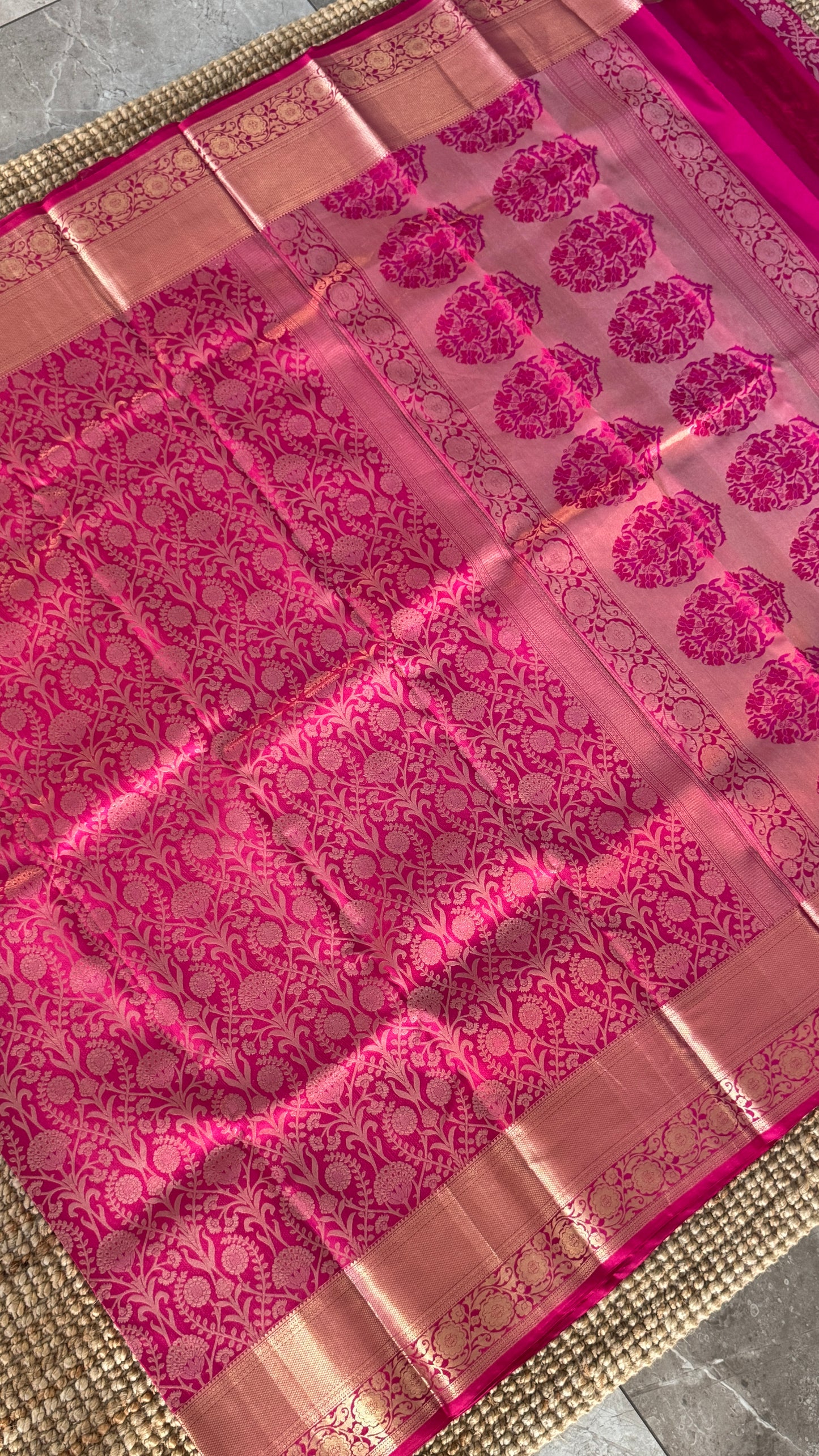 Pure Kanchivaram Silk Saree – Exquisite Pink with Gold Zari Brocade Weaving