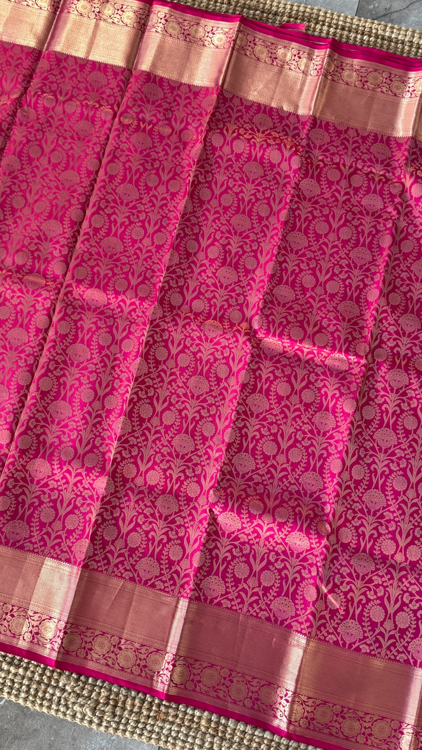 Pure Kanchivaram Silk Saree – Exquisite Pink with Gold Zari Brocade Weaving