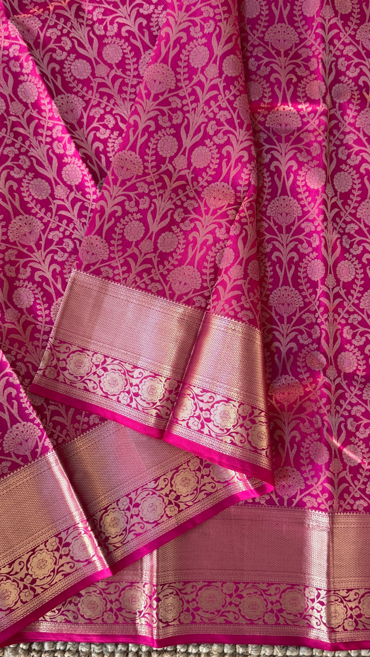 Pure Kanchivaram Silk Saree – Exquisite Pink with Gold Zari Brocade Weaving