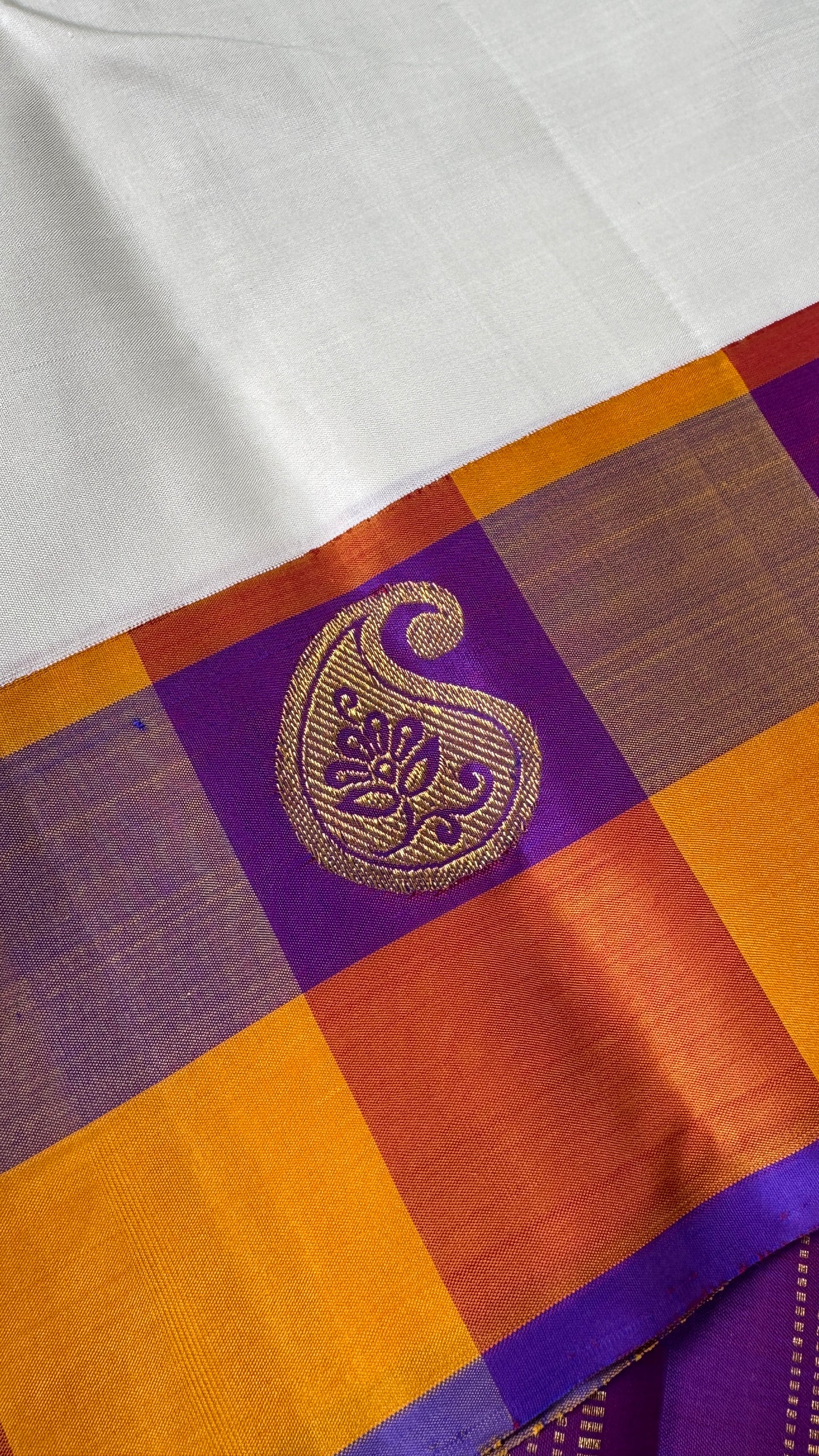 KANJIVARAM PURE SILK HANDLOOM SAREE – Half white with Multicolor Border