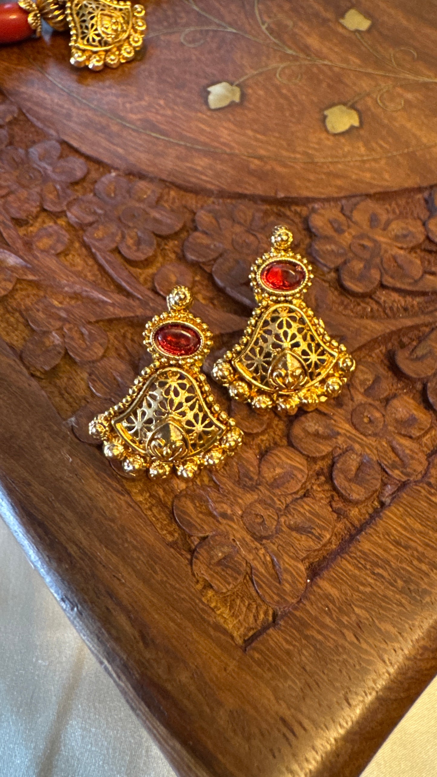 Antique Gold-Plated Temple Necklace Set - Coral Beads