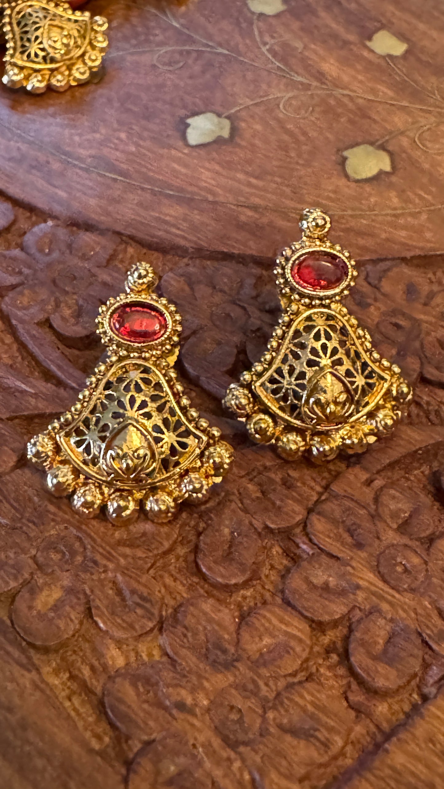 Antique Gold-Plated Temple Necklace Set - Coral Beads