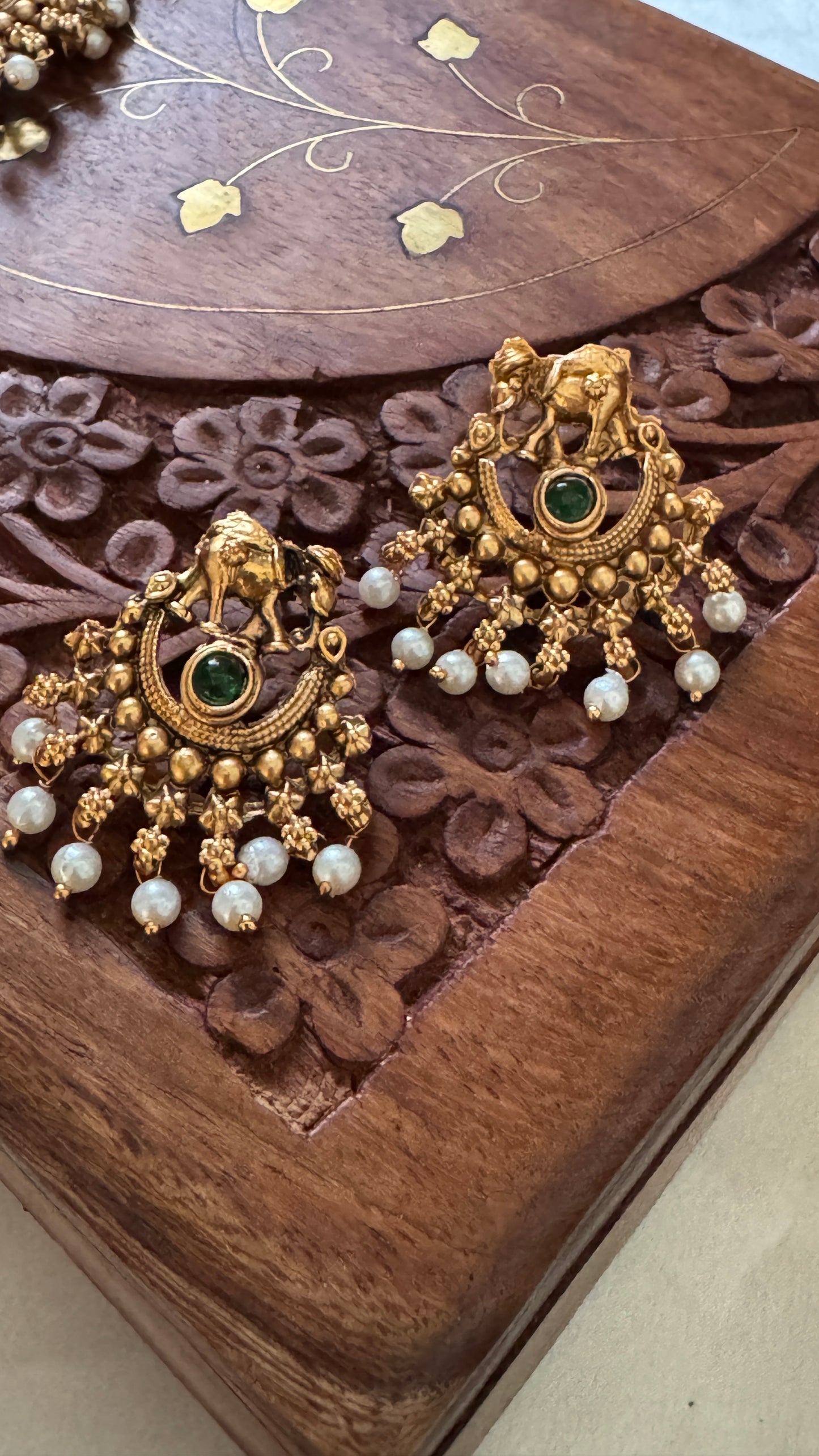 Antique Gold-Plated Temple Choker Set