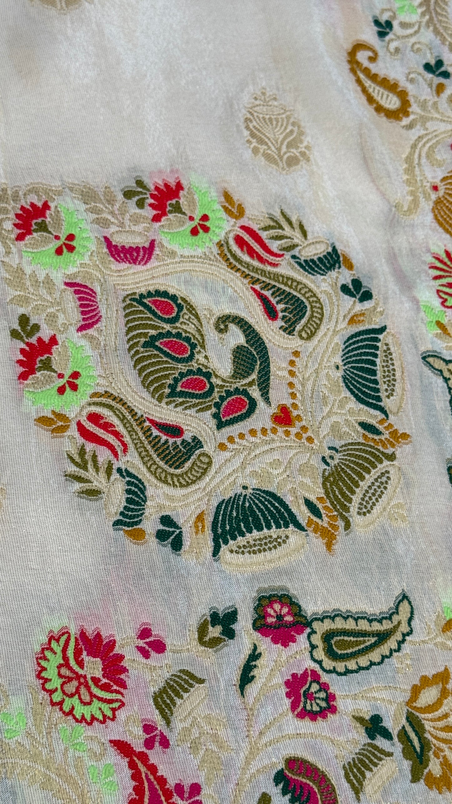 Soft Tissue Silk Saree – Elegant Half-white with Intricate Zari Weaving