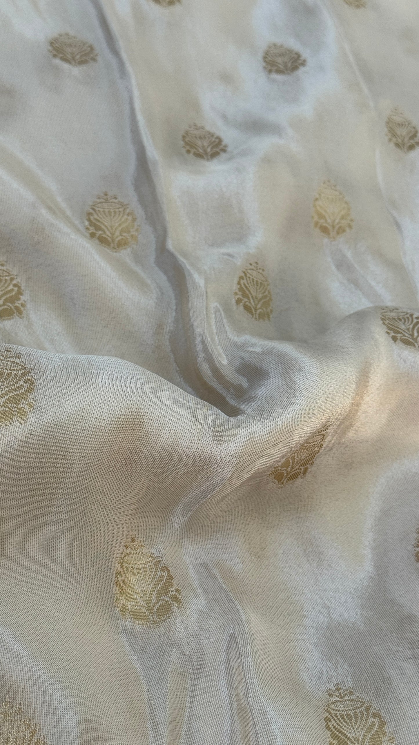 Soft Tissue Silk Saree – Elegant Half-white with Intricate Zari Weaving