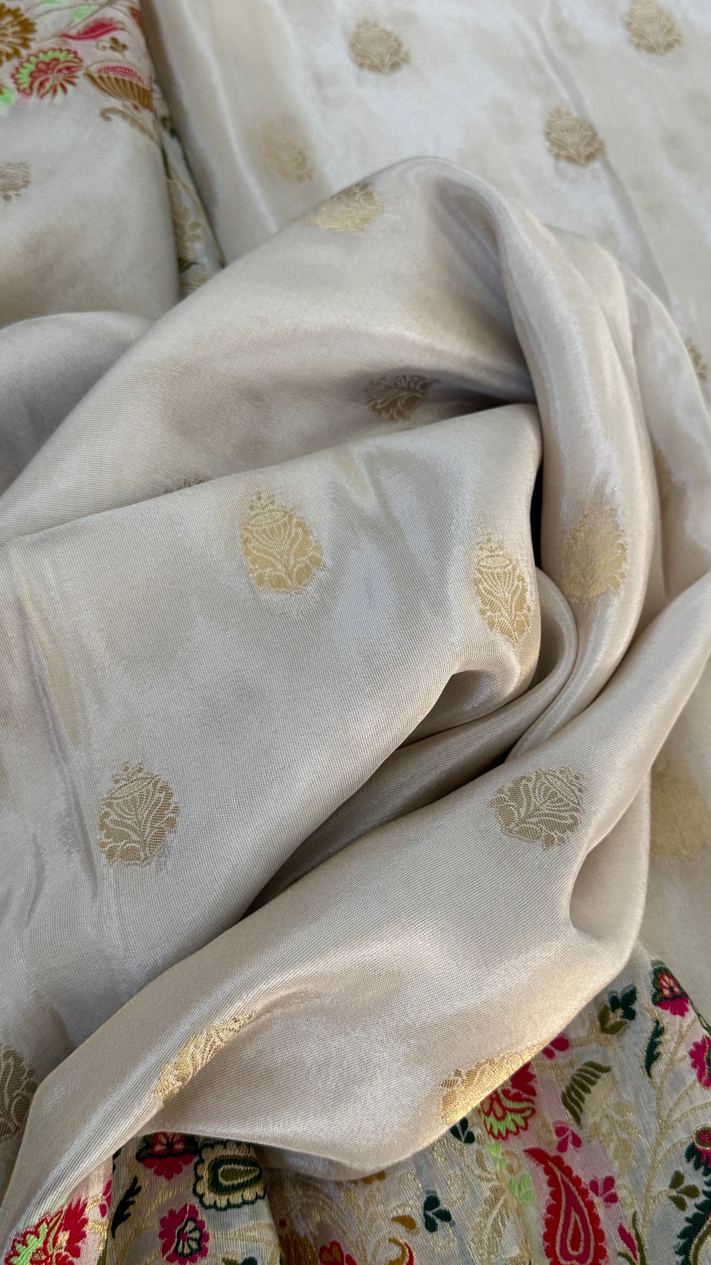 Soft Tissue Silk Saree – Elegant Half-white with Intricate Zari Weaving