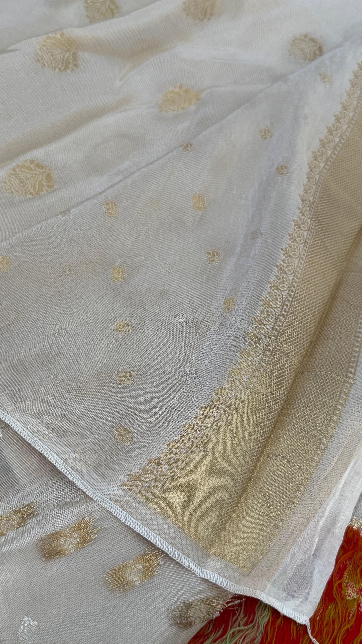Soft Tissue Silk Saree – Elegant Half-white with Intricate Zari Weaving