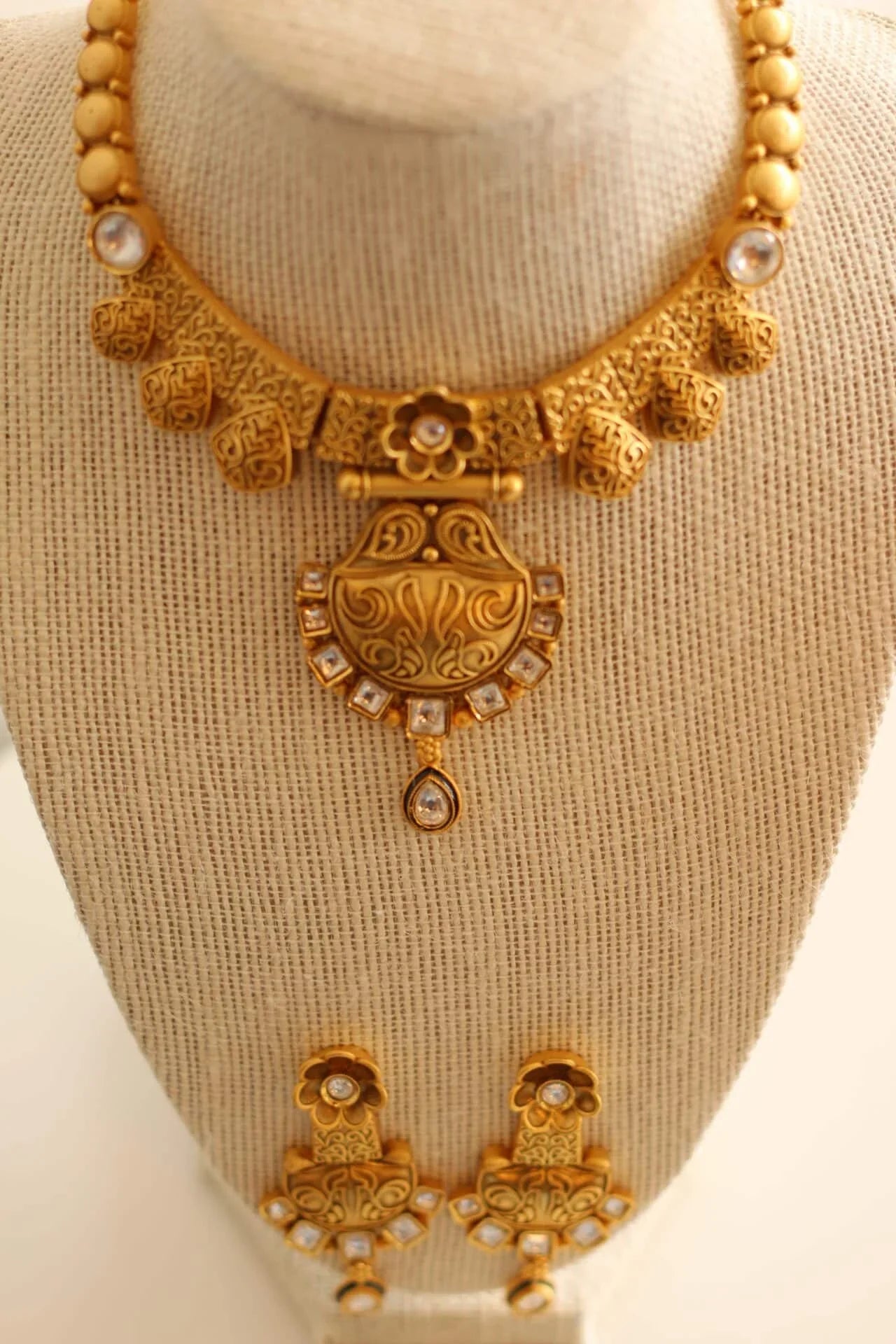 Gorgeous Matt gold necklace set with white stone details