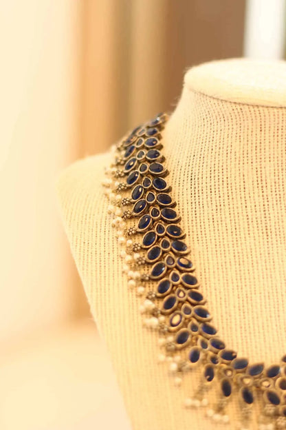 Elegant navy blue necklace with pearl details