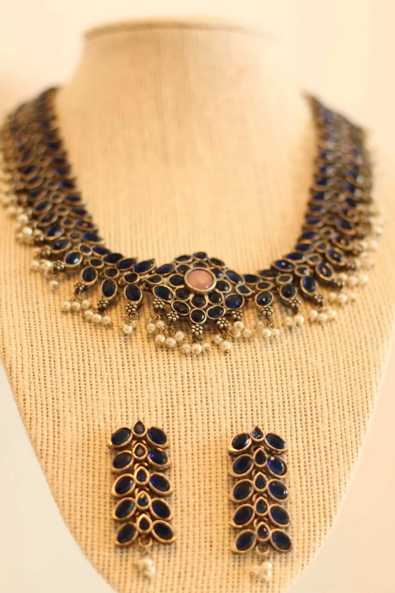 Elegant navy blue necklace with pearl details