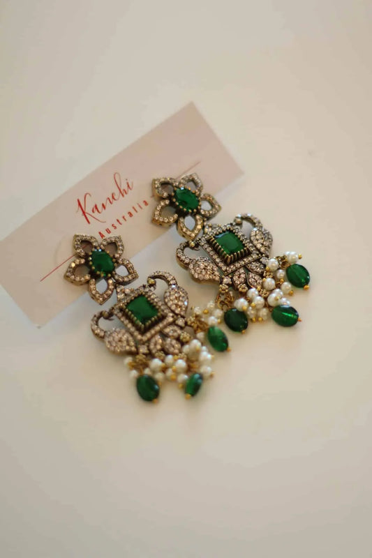 A1-Premium Victorian design necklace set with emerald green stones