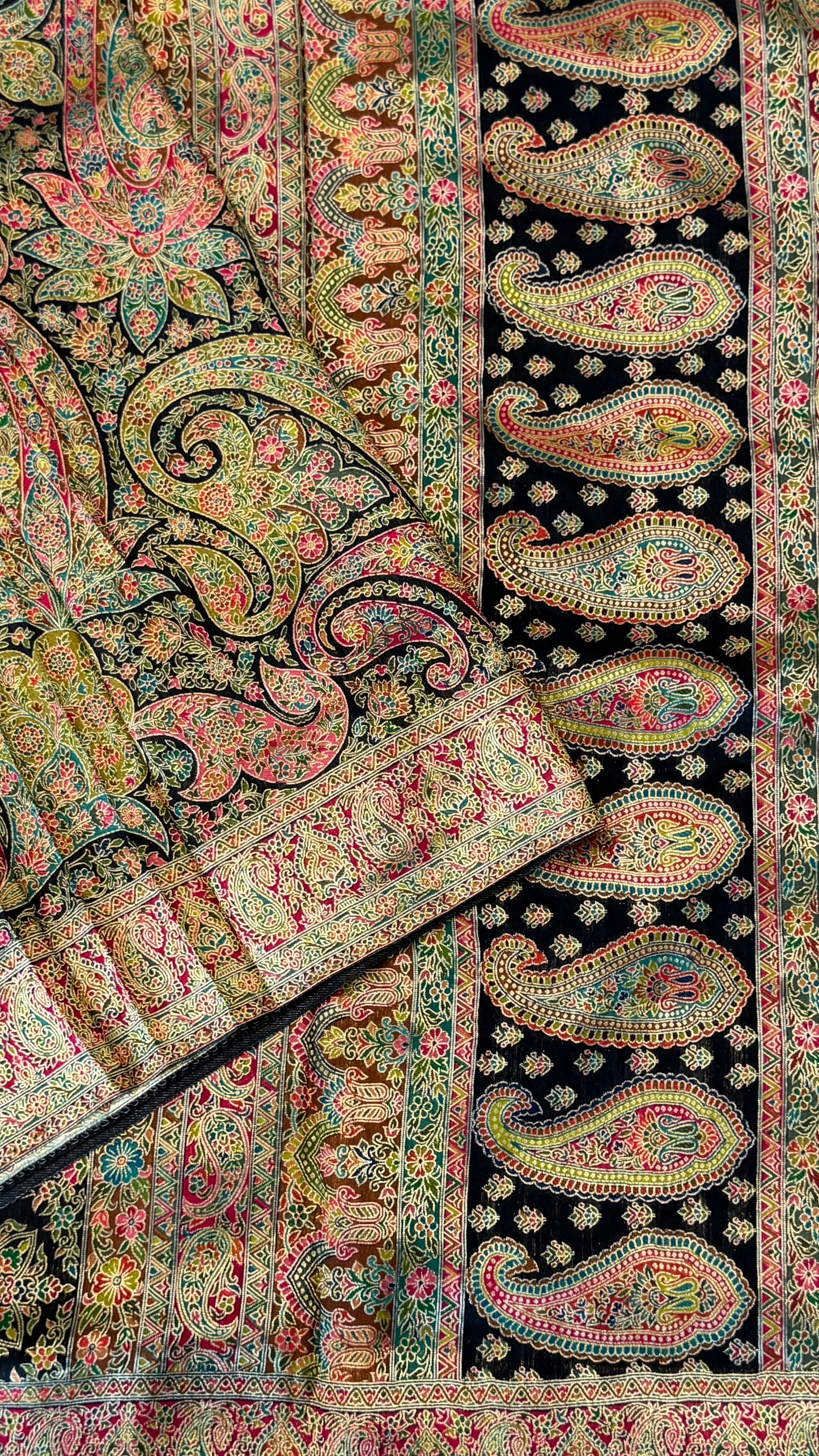 A Kashmiri Pashmina Banarasi Handwoven Floral Saree - Black