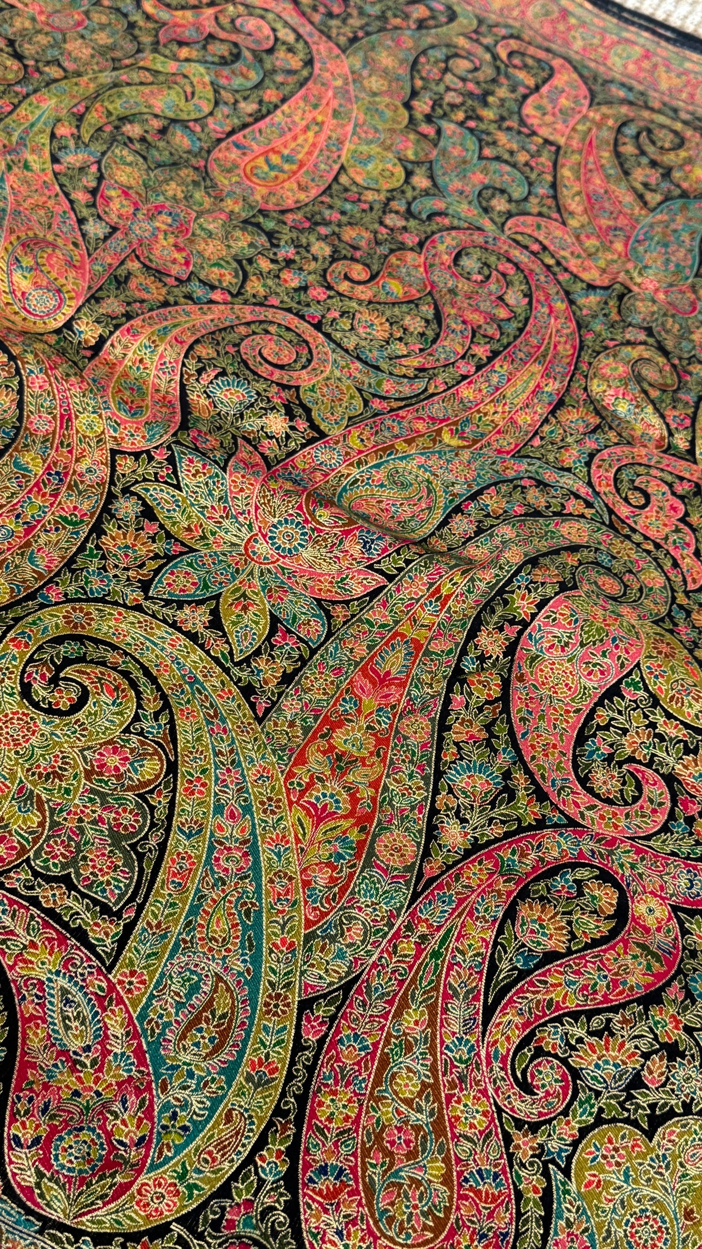 A Kashmiri Pashmina Banarasi Handwoven Floral Saree - Black