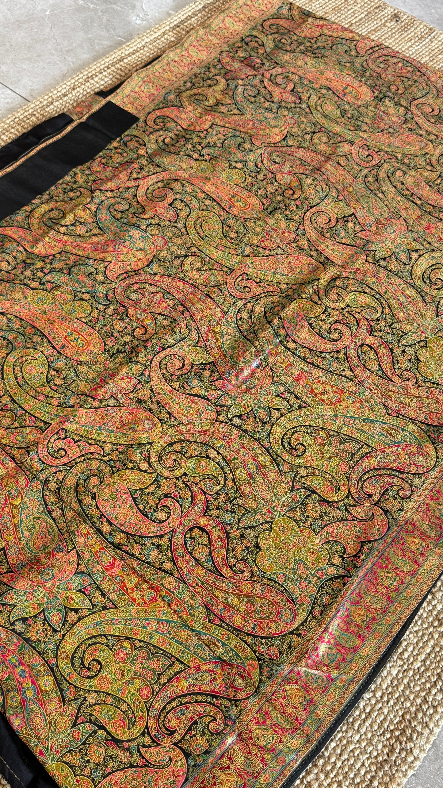 A Kashmiri Pashmina Banarasi Handwoven Floral Saree - Black