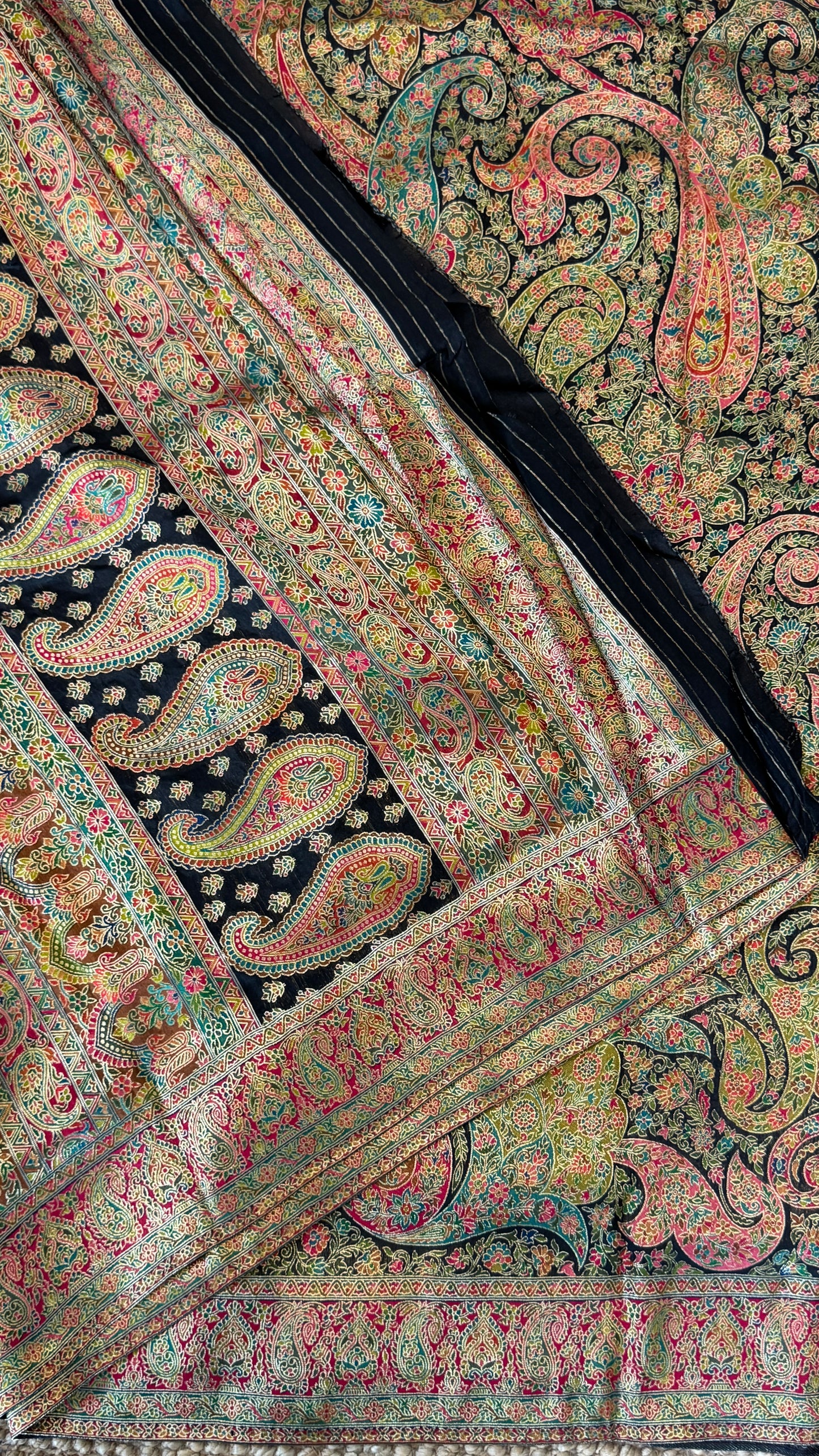 A Kashmiri Pashmina Banarasi Handwoven Floral Saree - Black