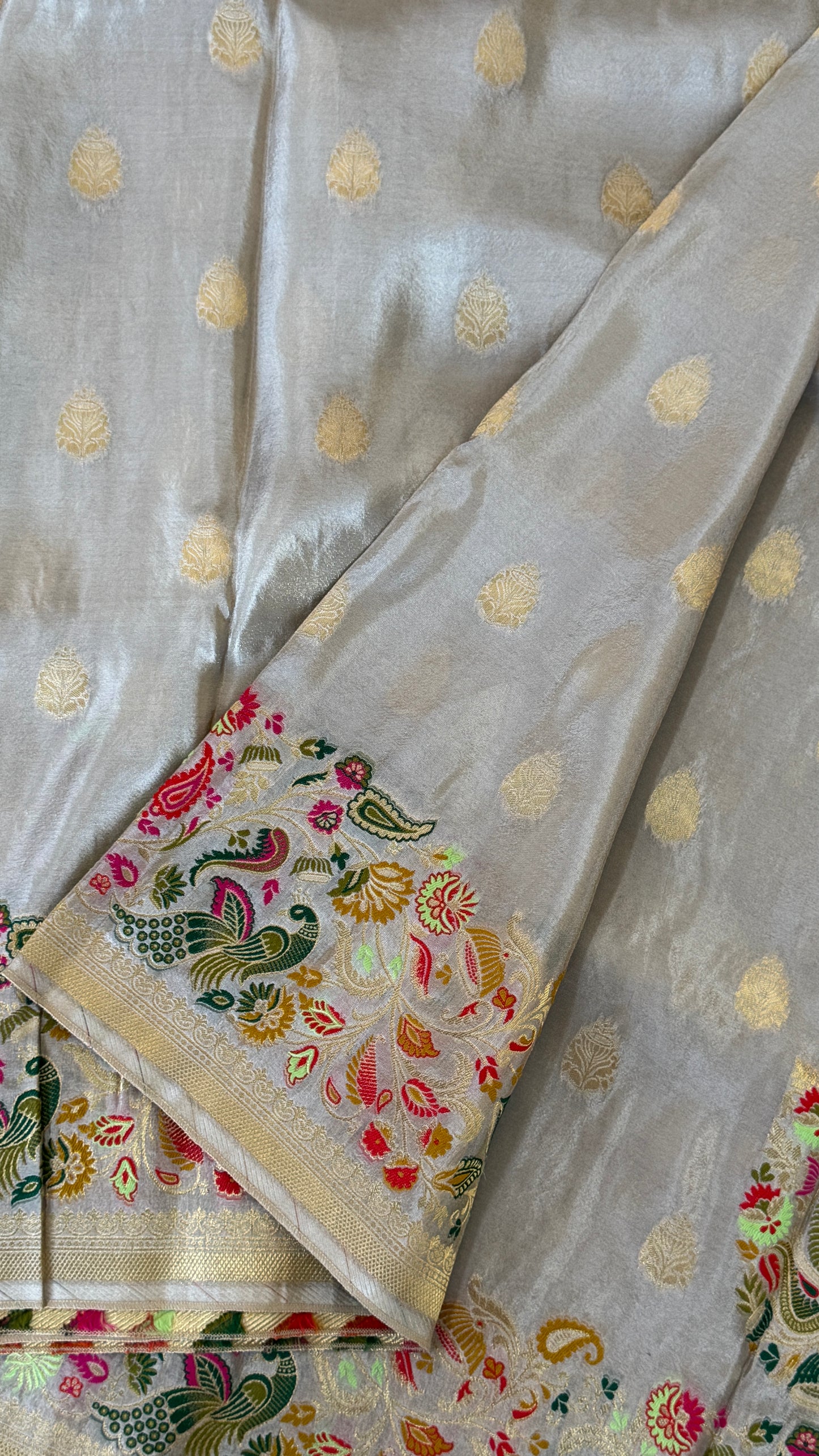 Soft Tissue Silk Saree – Elegant Light Grey with Intricate Weaving