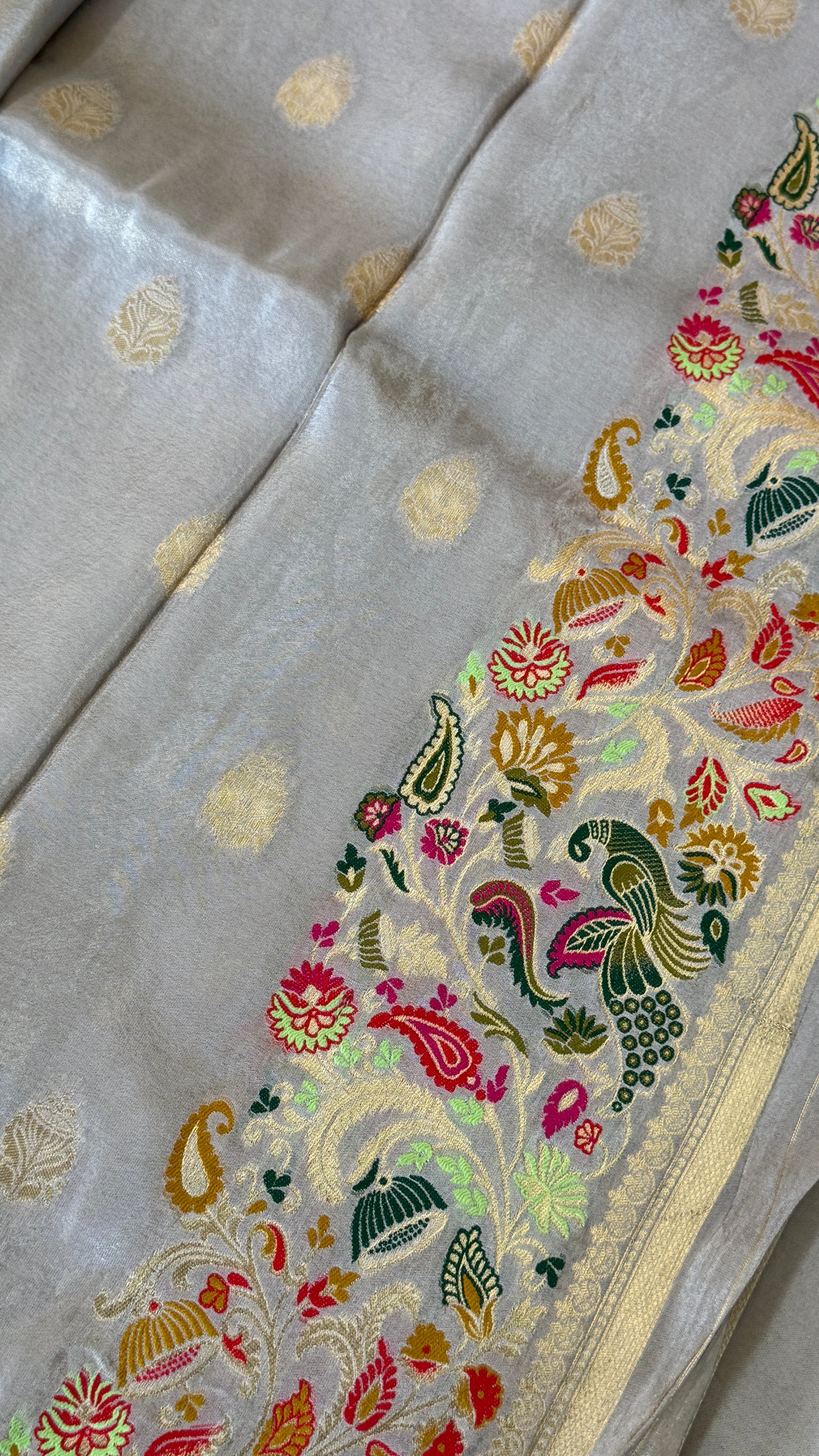 Soft Tissue Silk Saree – Elegant Light Grey with Intricate Weaving