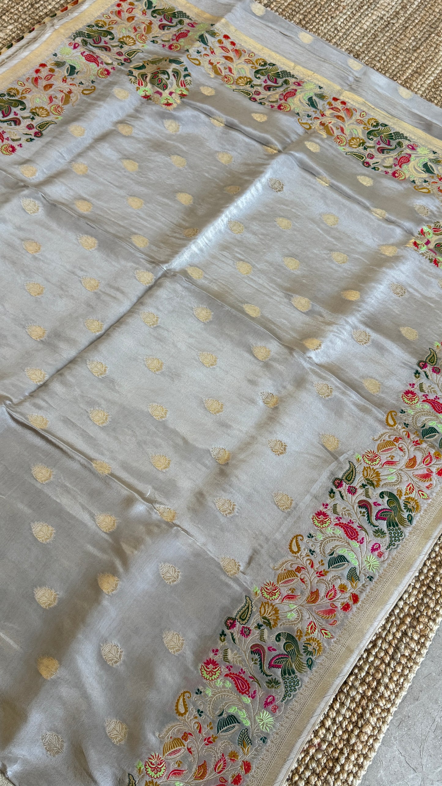 Soft Tissue Silk Saree – Elegant Light Grey with Intricate Weaving