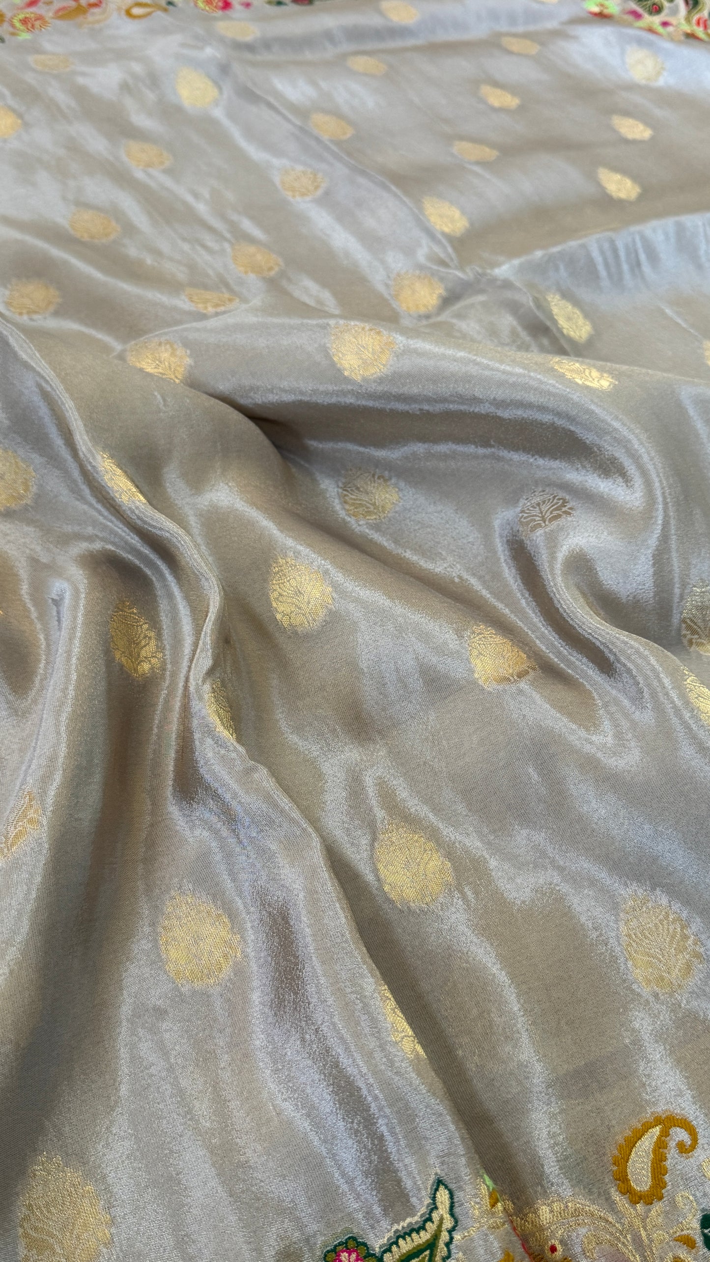 Soft Tissue Silk Saree – Elegant Light Grey with Intricate Weaving