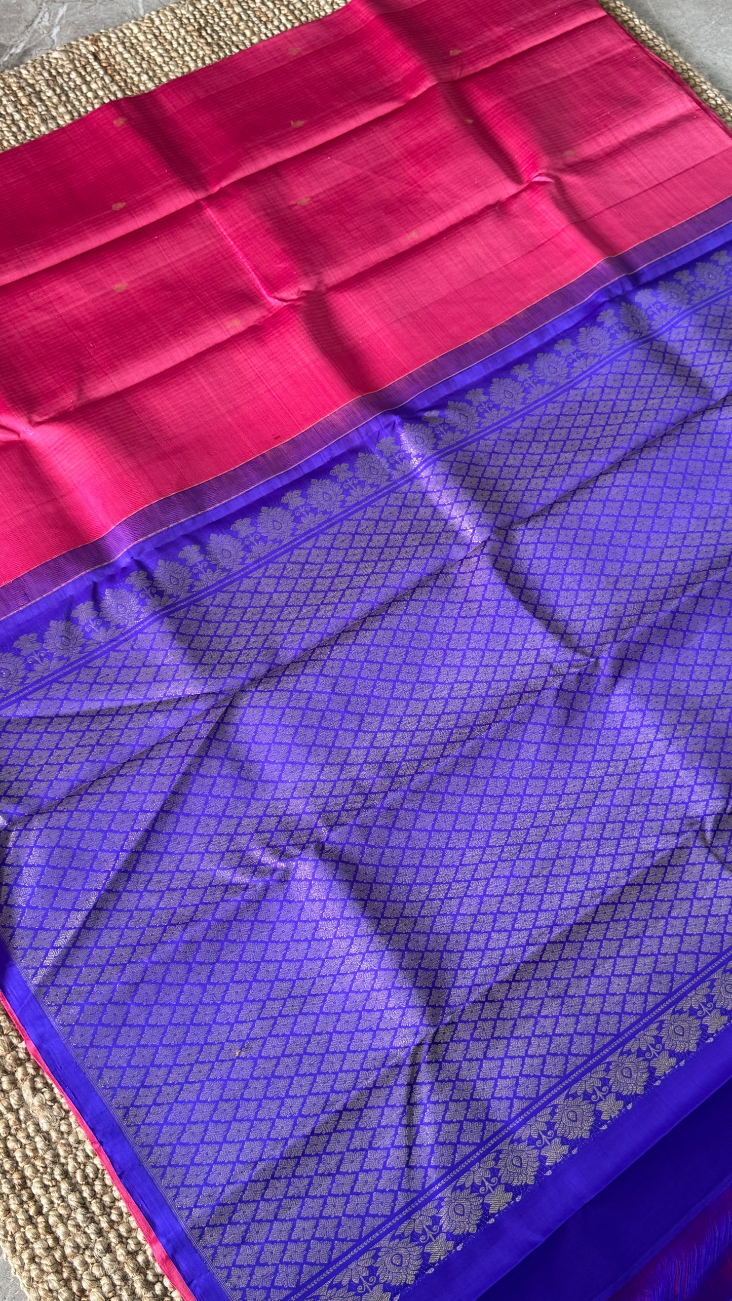 Kanchivaram Pure Silk Handloom Borderless Saree – Pink with Royal Blue Pallu