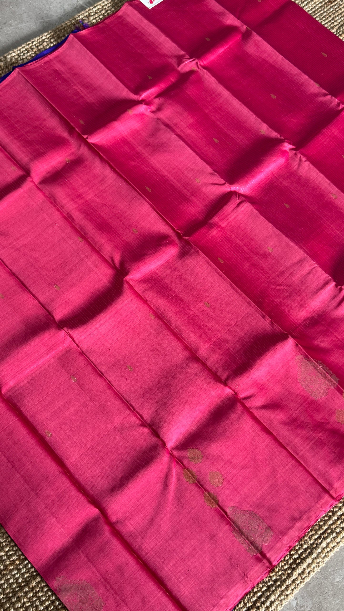 Kanchivaram Pure Silk Handloom Borderless Saree – Pink with Royal Blue Pallu