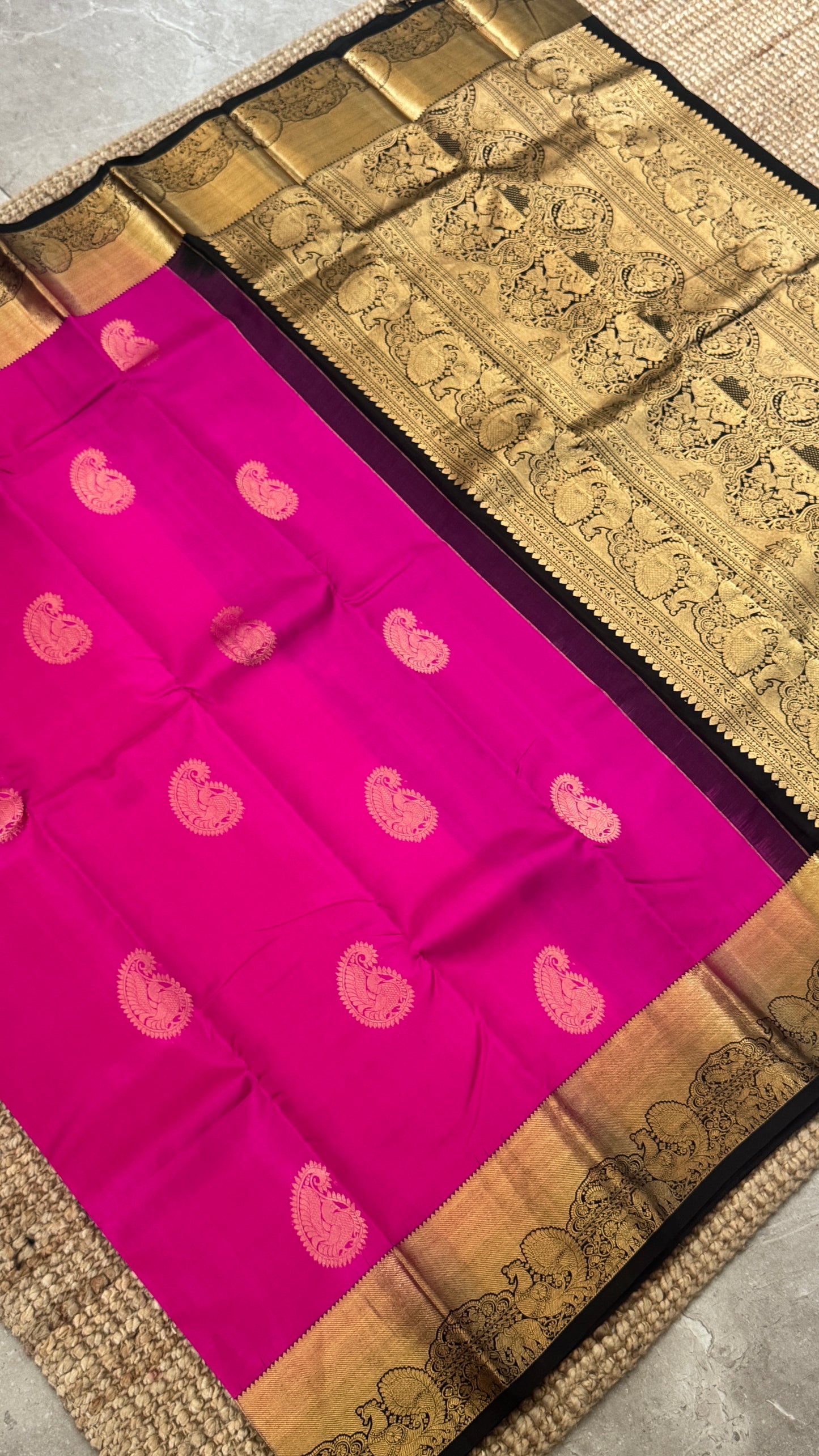KANJIVARAM PURE SILK HANDLOOM SAREE in Pink with contrasting Black border