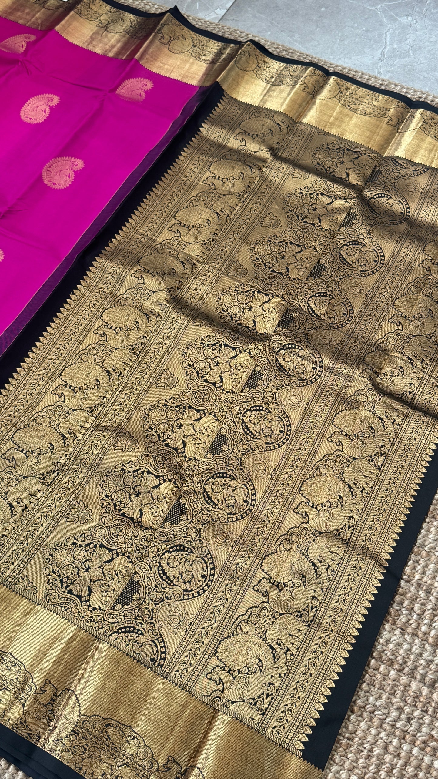 KANJIVARAM PURE SILK HANDLOOM SAREE in Pink with contrasting Black border