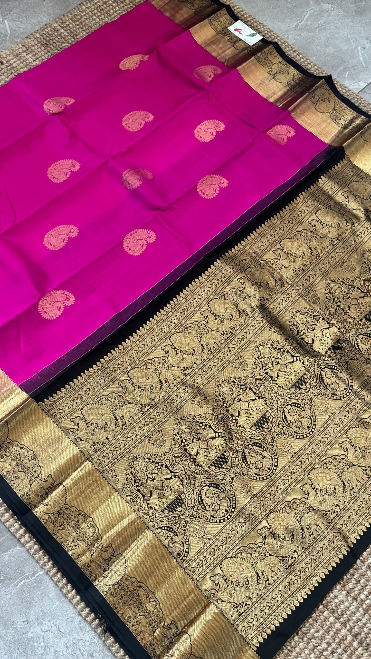 KANJIVARAM PURE SILK HANDLOOM SAREE in Pink with contrasting Black border