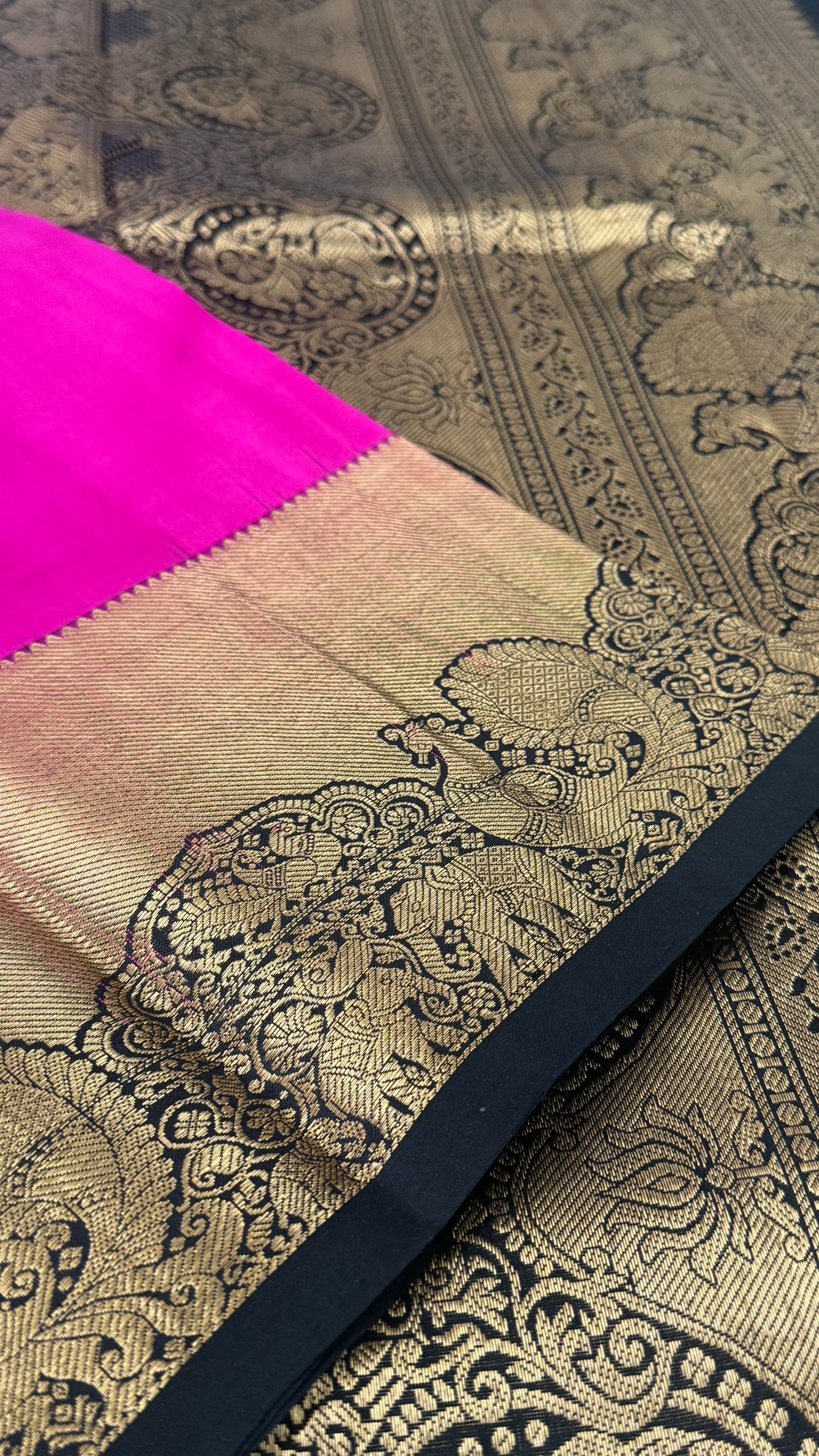 KANJIVARAM PURE SILK HANDLOOM SAREE in Pink with contrasting Black border
