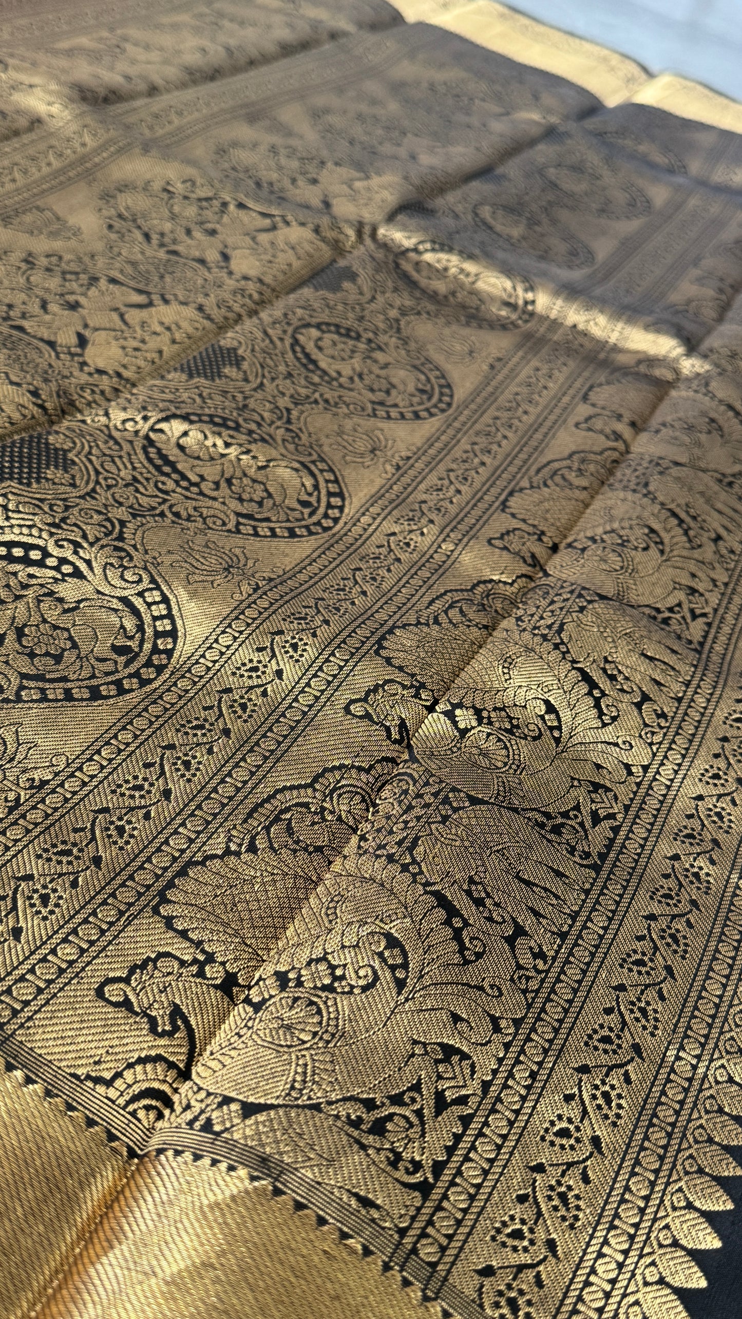 KANJIVARAM PURE SILK HANDLOOM SAREE in Pink with contrasting Black border