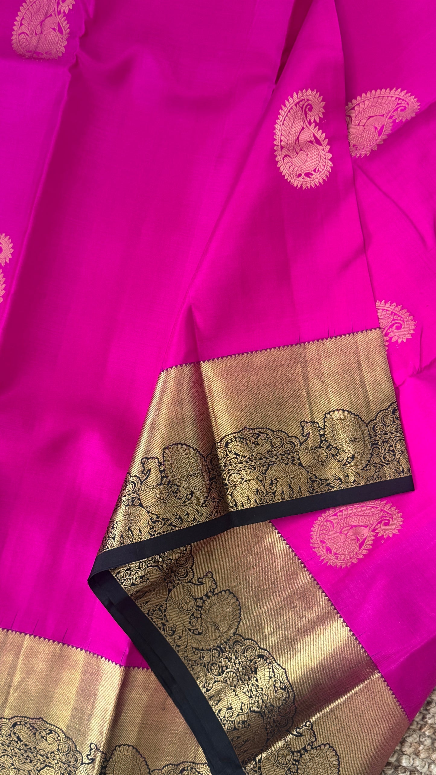 KANJIVARAM PURE SILK HANDLOOM SAREE in Pink with contrasting Black border