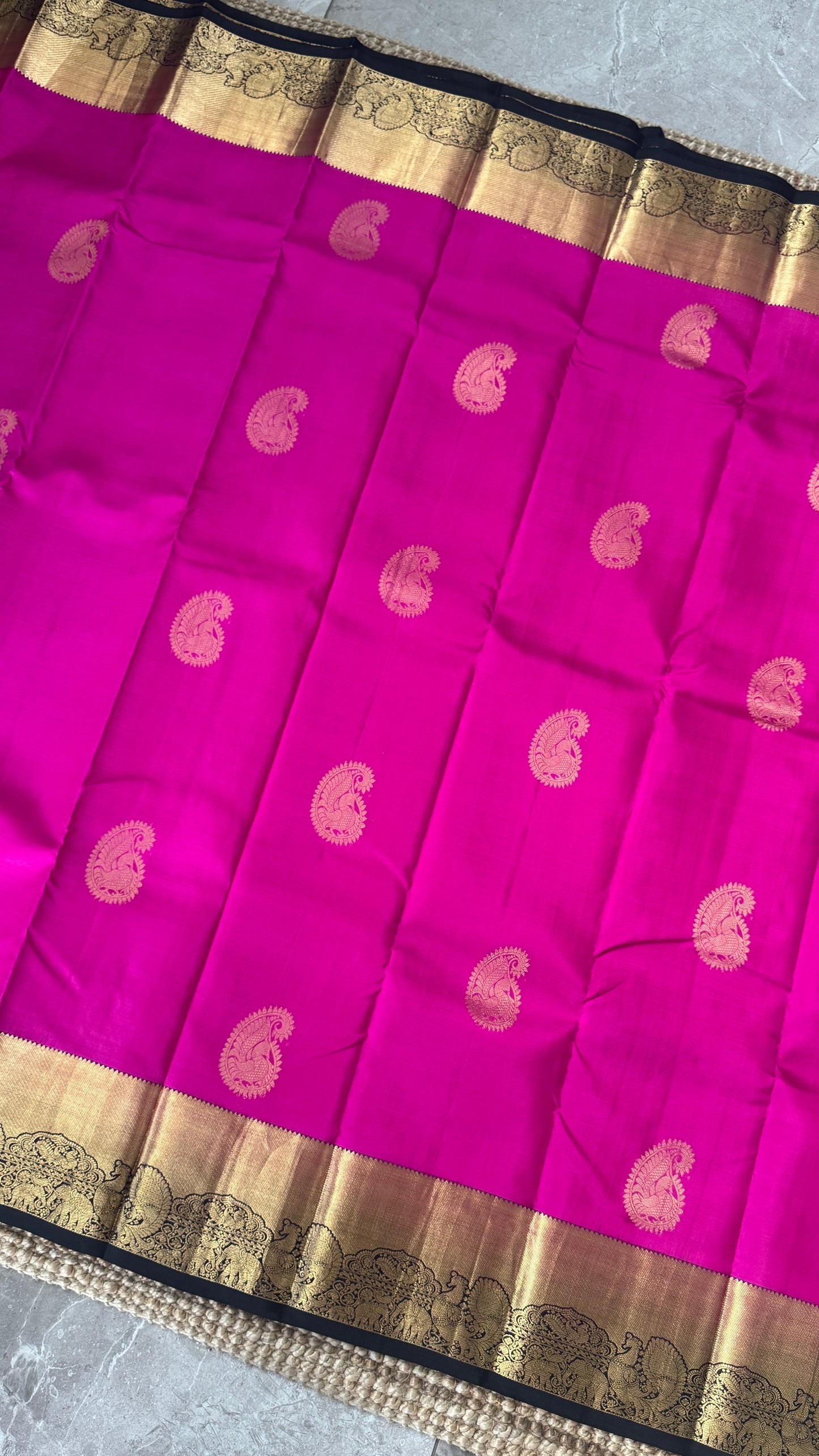 KANJIVARAM PURE SILK HANDLOOM SAREE in Pink with contrasting Black border