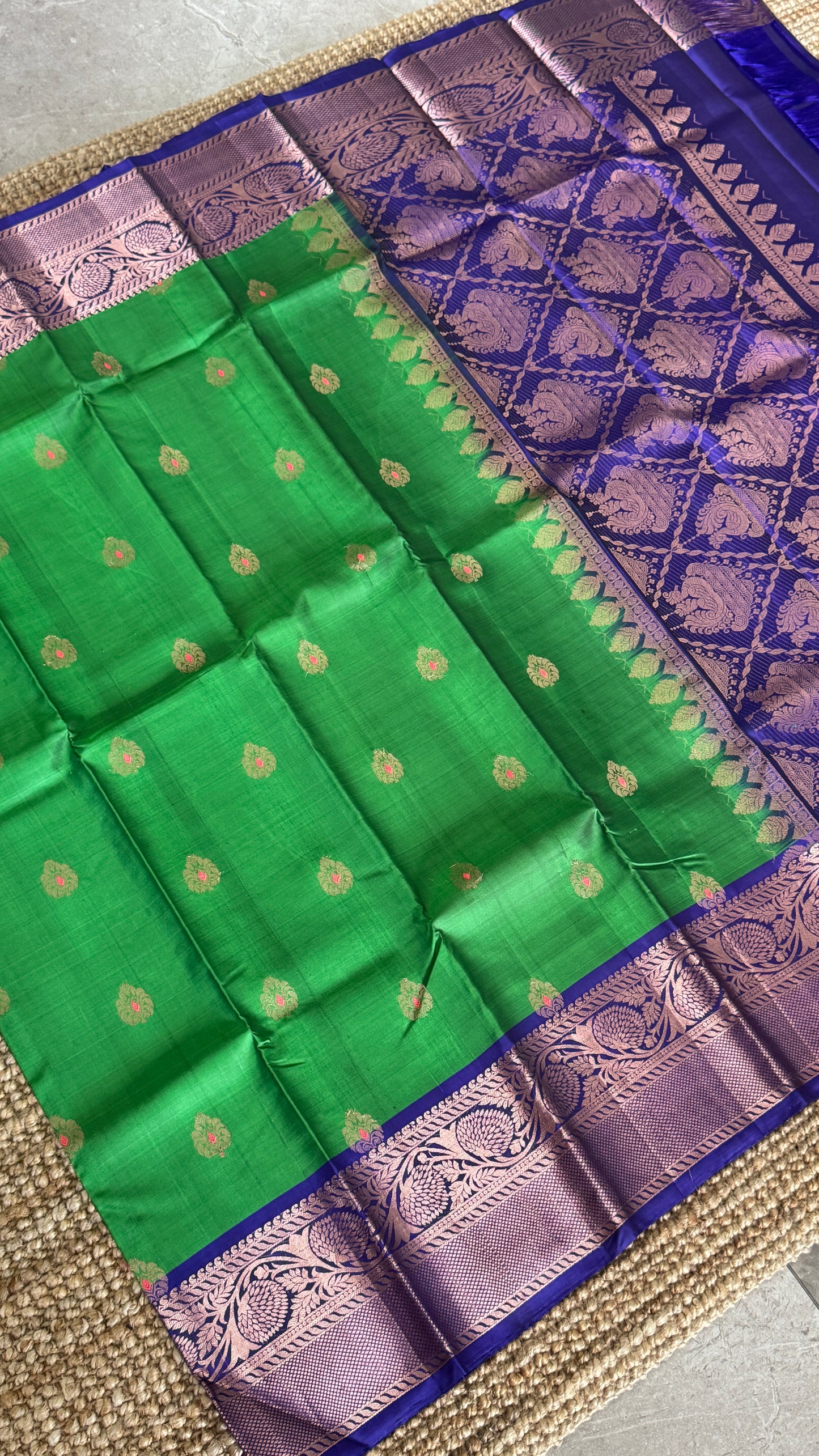 KANJIVARAM PURE SILK HANDLOOM SAREE in Green with Floral border in Royal Blue