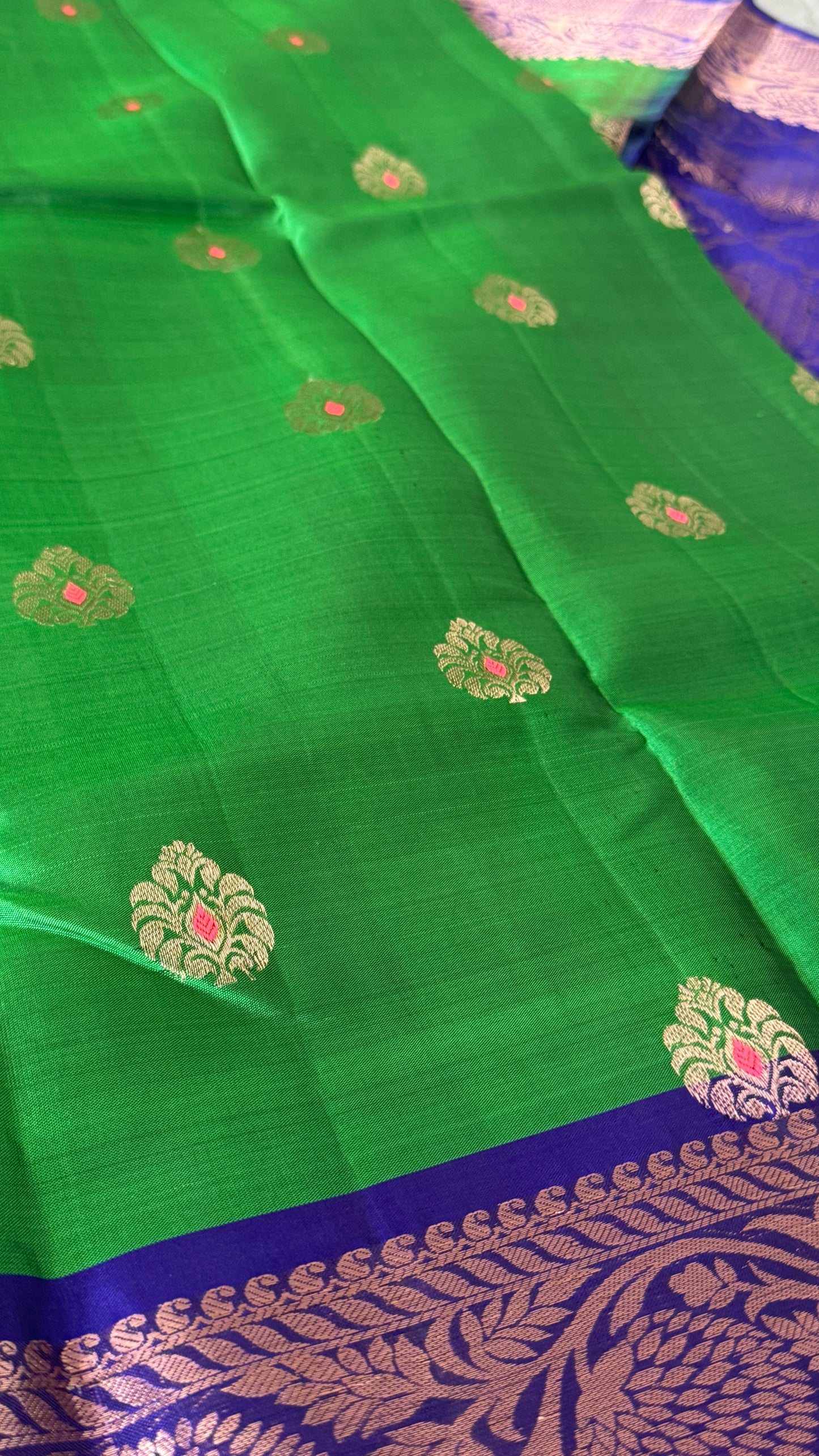KANJIVARAM PURE SILK HANDLOOM SAREE in Green with Floral border in Royal Blue