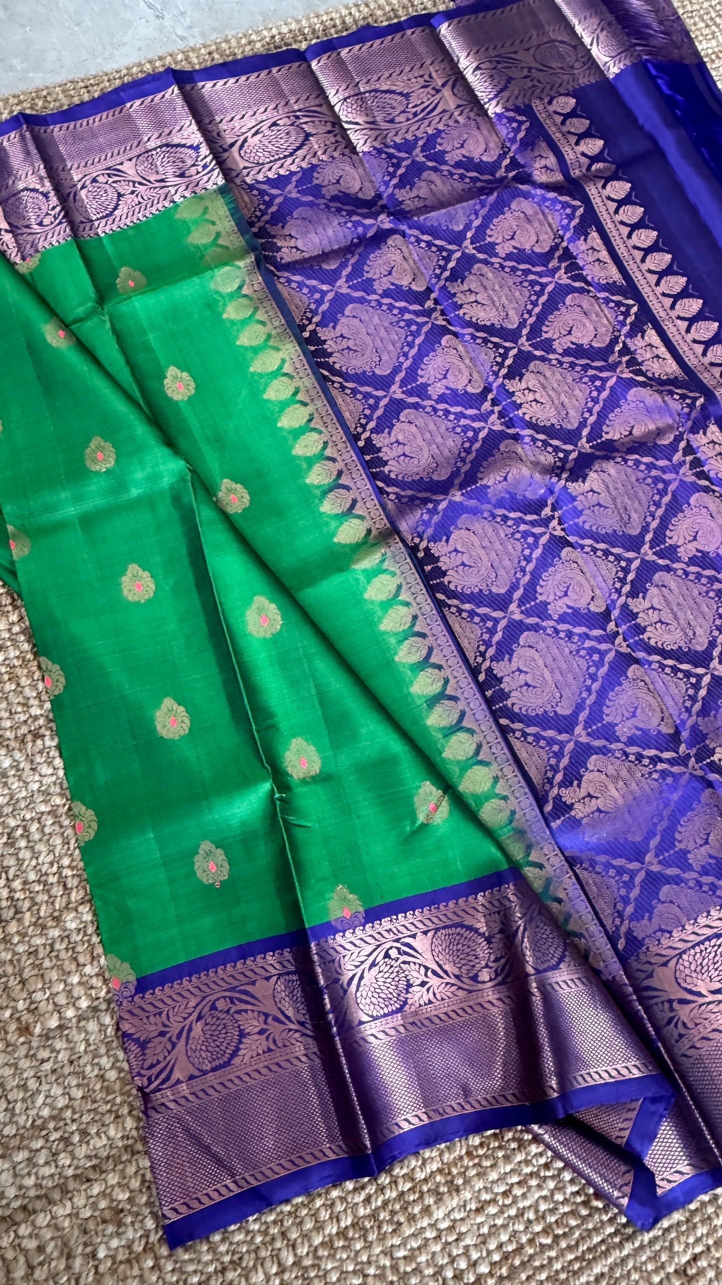 KANJIVARAM PURE SILK HANDLOOM SAREE in Green with Floral border in Royal Blue